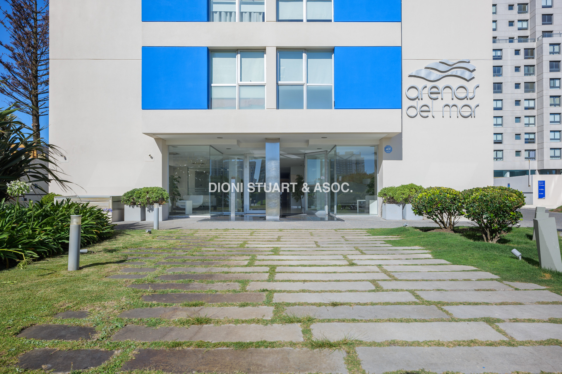 APARTAMENTO EN VENTA EN PUNTA DEL ESTE - 2 DORMITORIOS - MODERNO - CERCA DEL MAR - EDIFICIO ARENAS DEL MAR