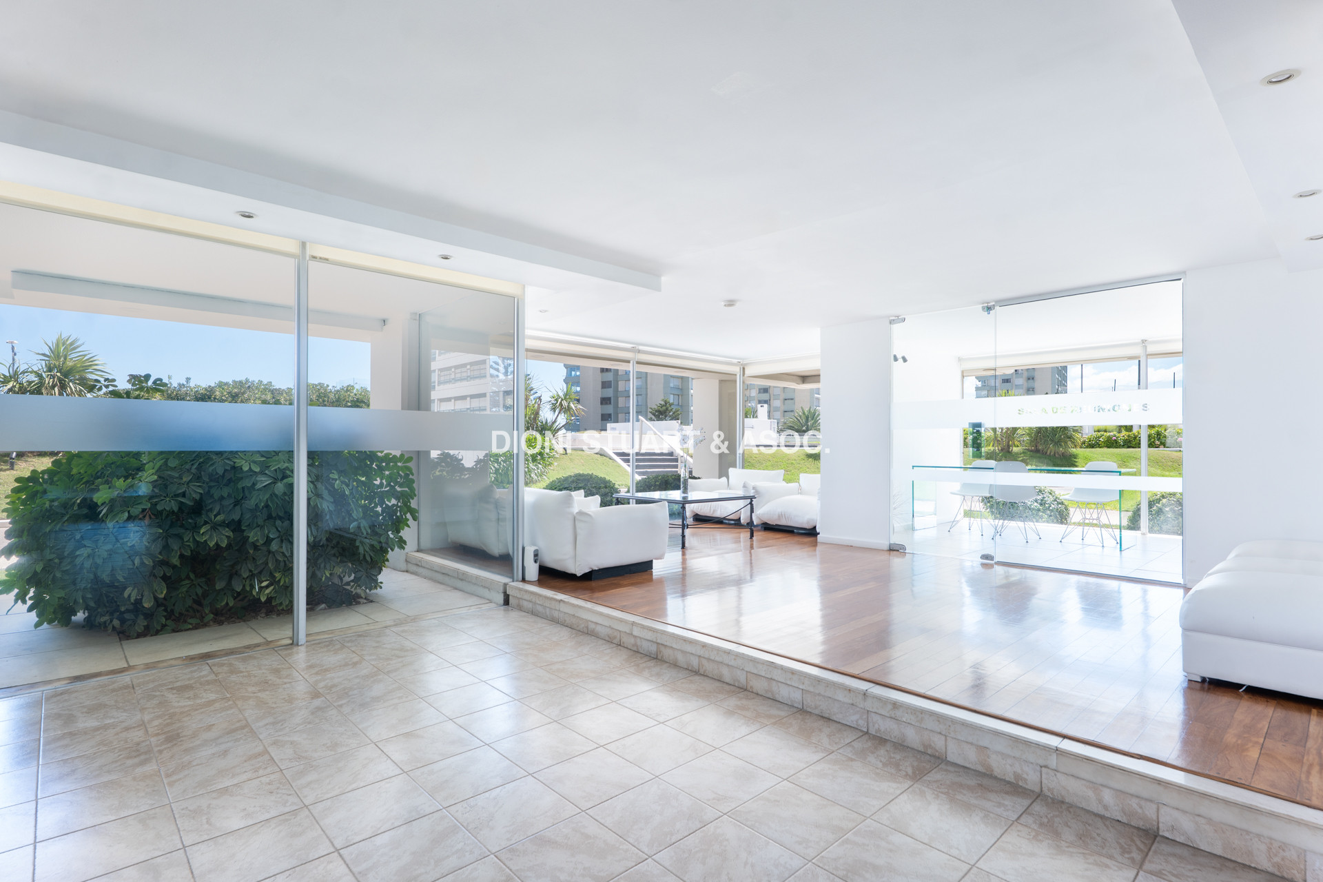 APARTAMENTO EN VENTA EN PLAYA MANSA - 3 DORM Y DEP. - RECICLADO - COMPLEJO LINCOLN CENTER - TORRE JEFFERSON