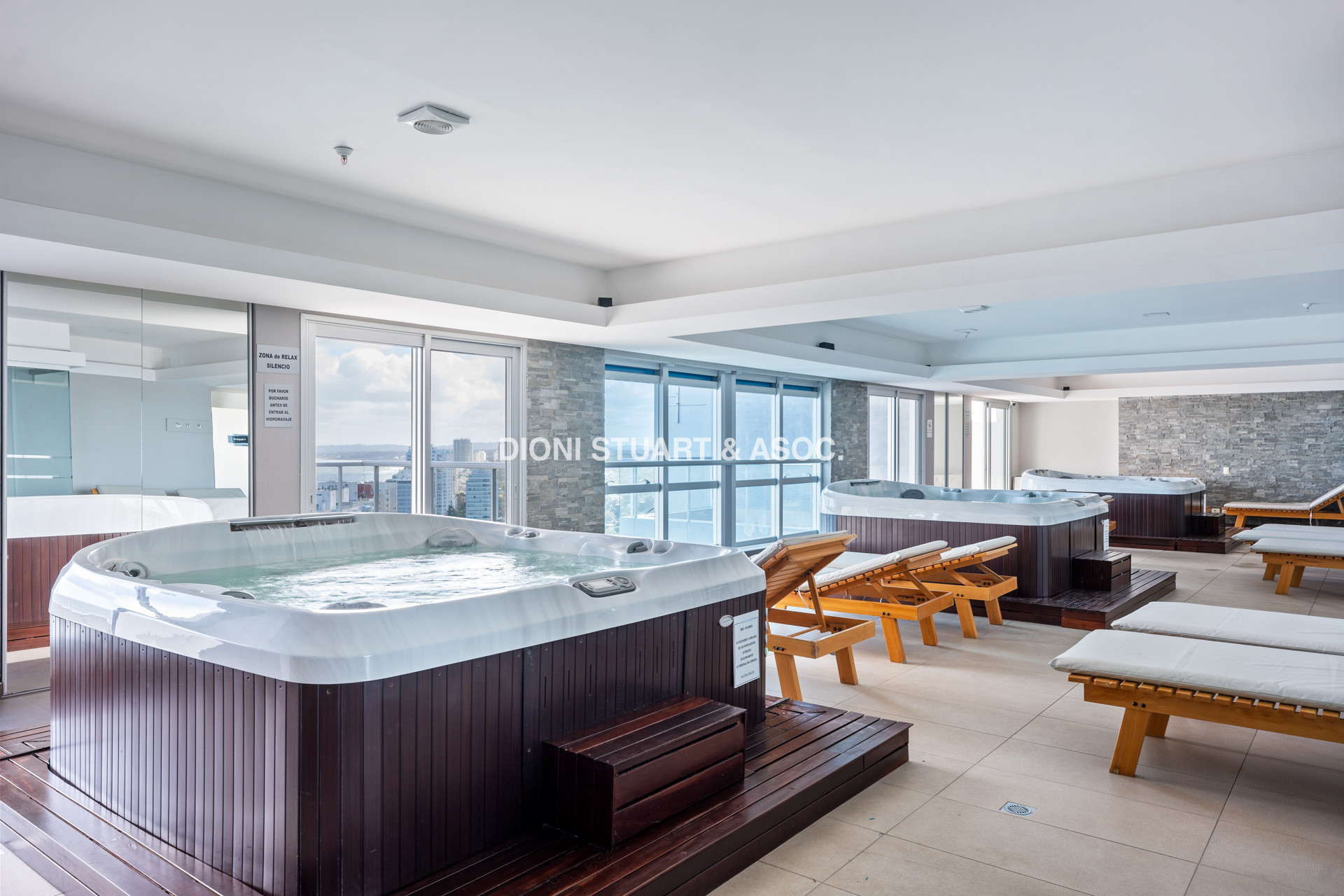 ALQUILER TEMPORAL - ANUAL - INVERNAL - APARTAMENTO 4 DORMITORIOS PENTHOUSE - MIAMI BOULEVARD - PLAYA MANSA