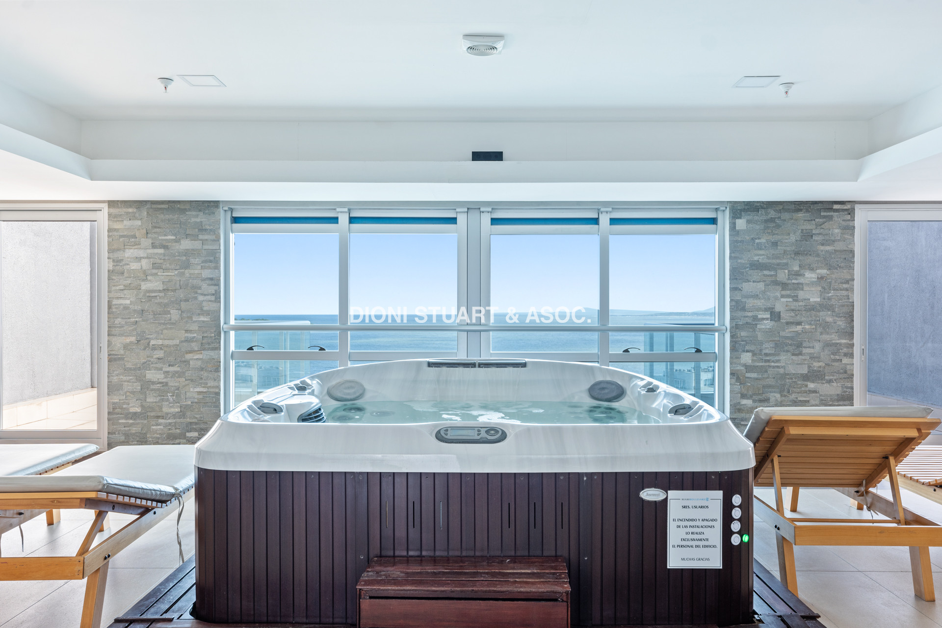 ALQUILER TEMPORAL - ANUAL - INVERNAL - APARTAMENTO 4 DORMITORIOS PENTHOUSE - MIAMI BOULEVARD - PLAYA MANSA