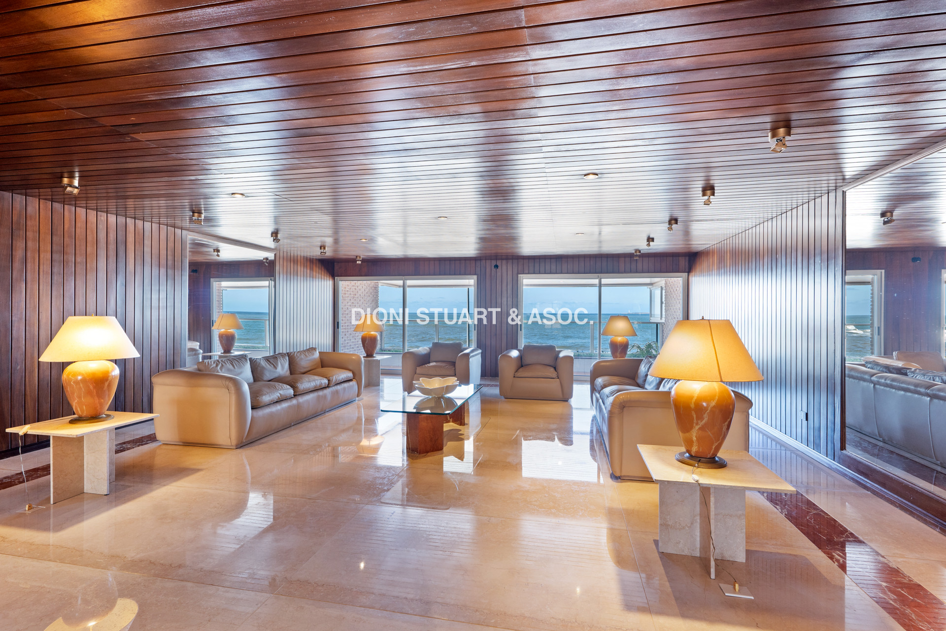 EDIFICIO CARMEL - APARTAMENTO DE 3 DORM Y DEPENDENCIA - PUNTA DEL ESTE