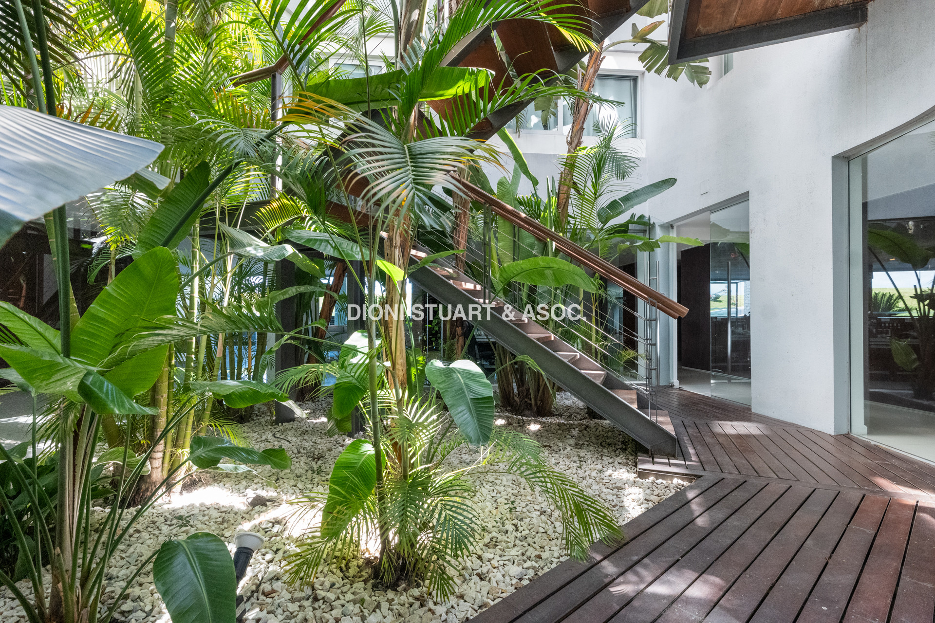 VENTA APARTAMENTO 3 DORMITORIOS  CON PARRILLERO - PLAYA MANSA