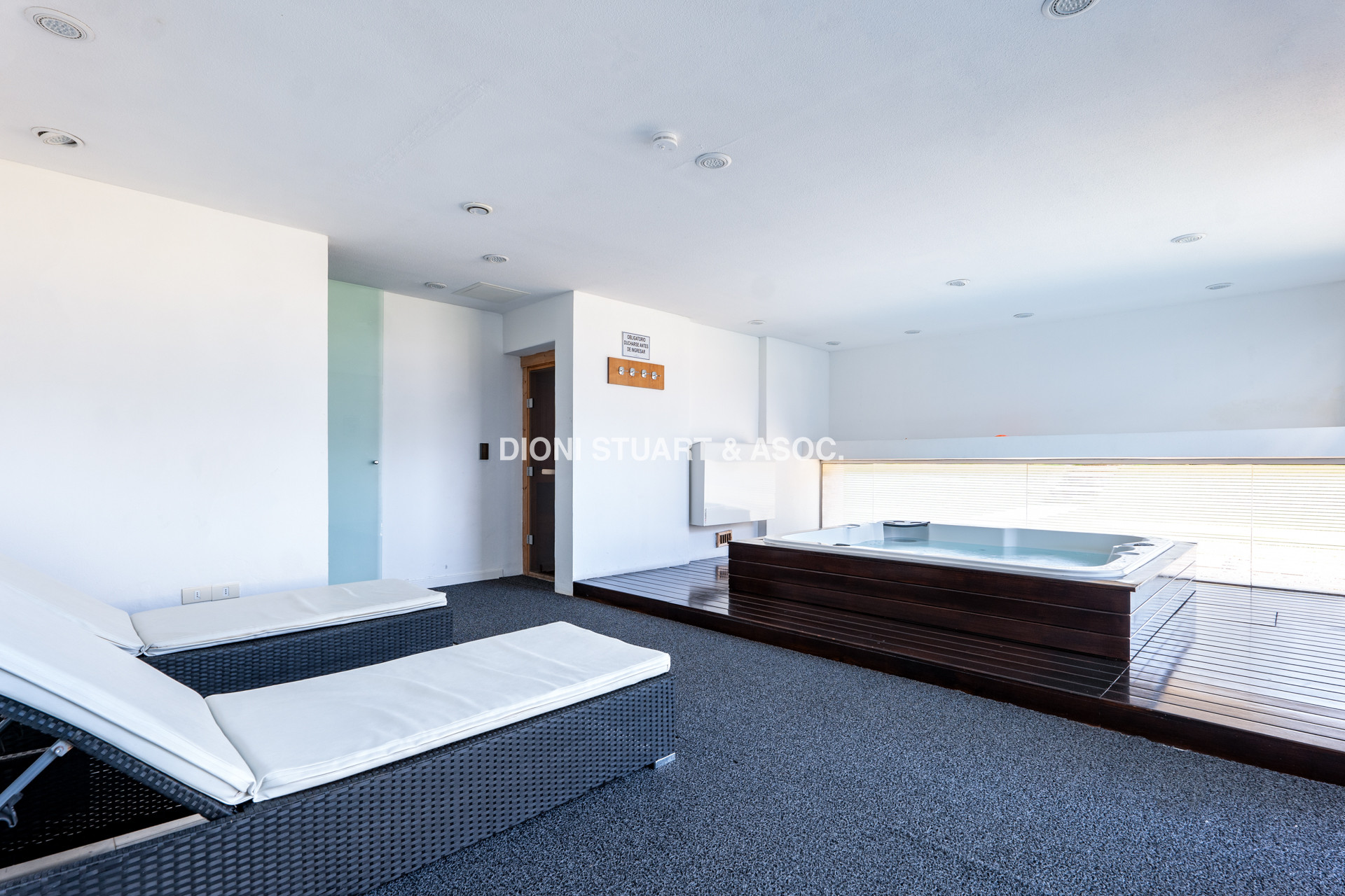 APARTAMENTO EN VENTA - PLAYA MANSA - LUMIERE - ESQUIENRO - 3 DORM + DEP. SERV