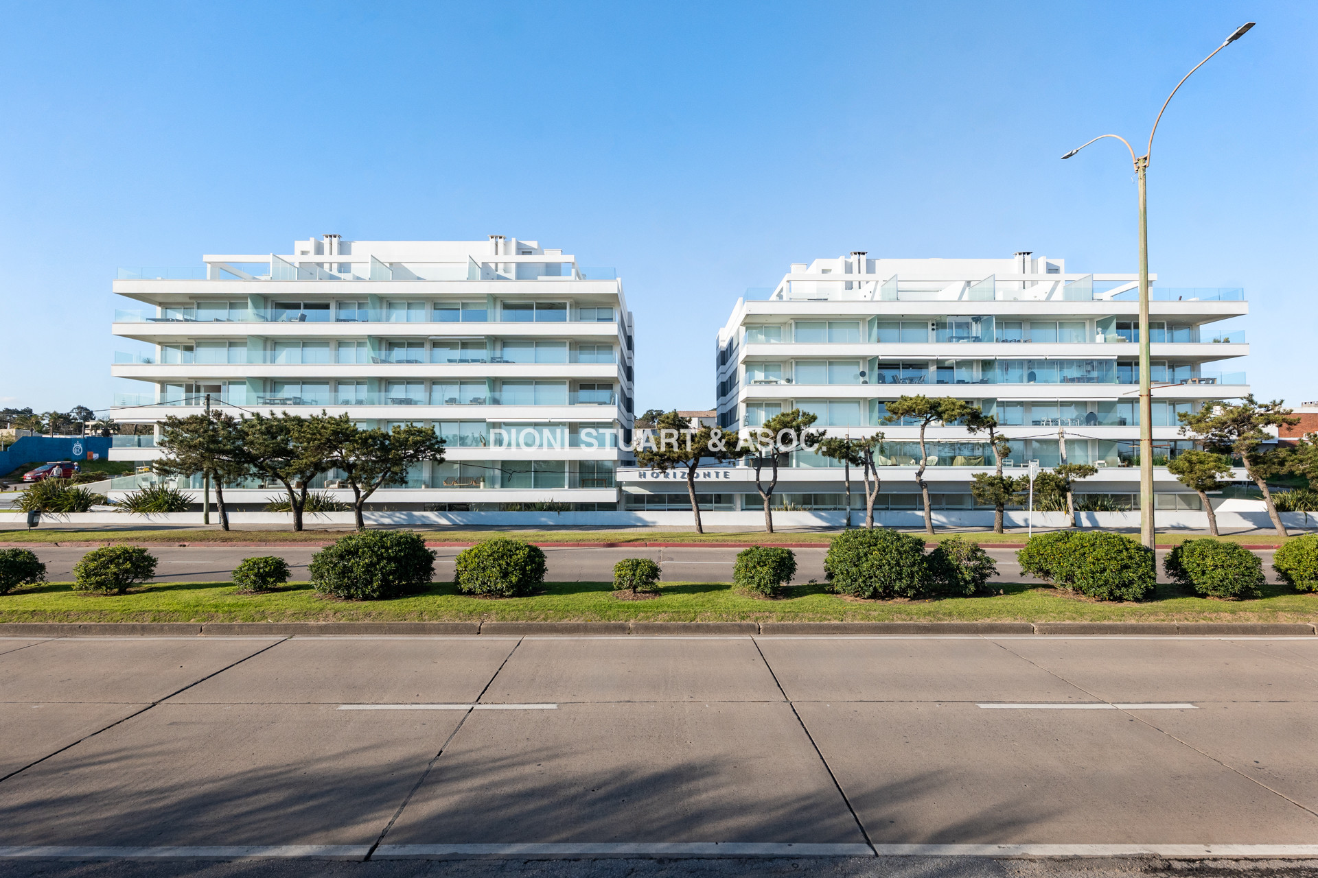 VENTA APARTAMENTO PENTHOUSE - 3 SUITES + DEP. SERV. + CON PARRILLERO - EDIFICIO HORIZONTE - PLAYA MANSA