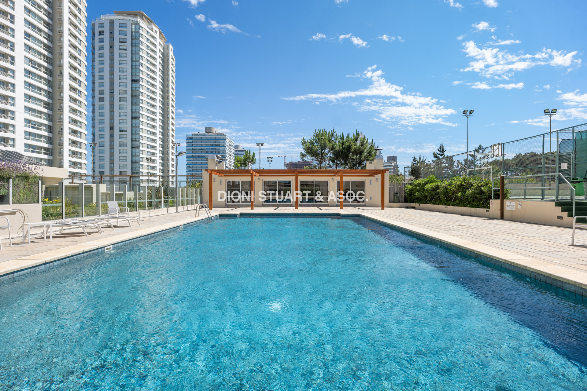 TORRE LOBOS ESQUINERO - 3 DORM EN SUITE + DEP. SERV