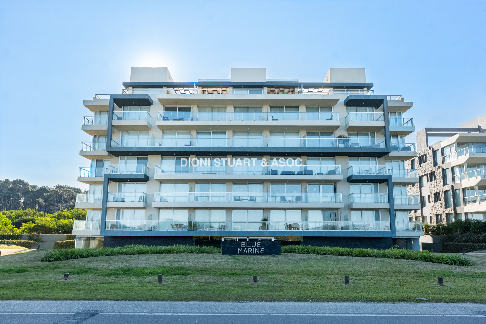 PENT HOUSE CON BARBACOA EN VENTA - PLAYA BRAVA - 3 DORMITORIOS EN SUITE EDIFICIO BLUE MARINE