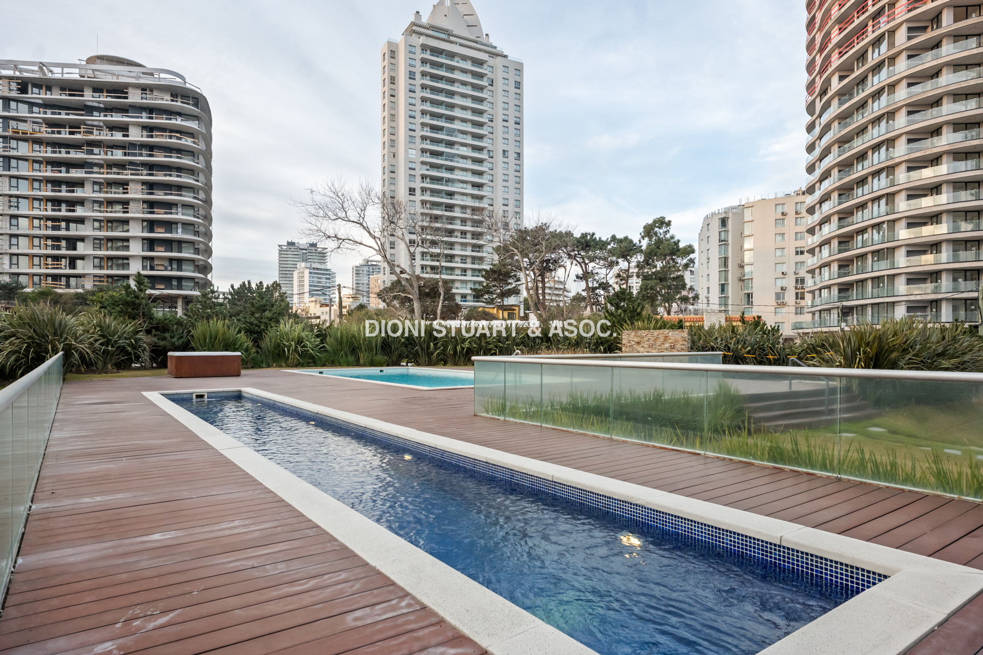 APARTAMENTO EN VENTA EN PLAYA BRAVA - EDIFICIO ICON BRAVA - 2 DORMITORIOS - EXCELENTE SOL
