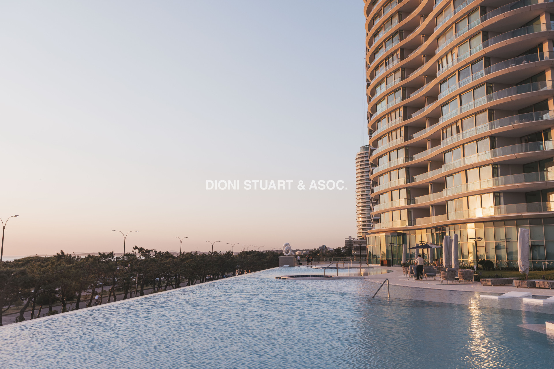 ALQUILER TEMPORAL - ANUAL - APARTAMENTO 4 DORMITORIOS FENDI CHATEAU - PLAYA MANSA
