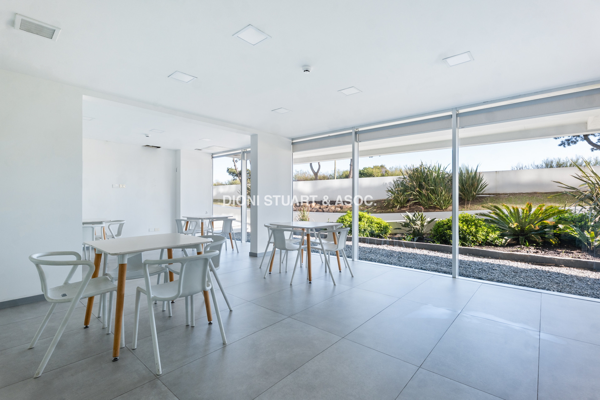 VENTA APARTAMENTO PENTHOUSE - 3 SUITES + DEP. SERV. + CON PARRILLERO - EDIFICIO HORIZONTE - PLAYA MANSA