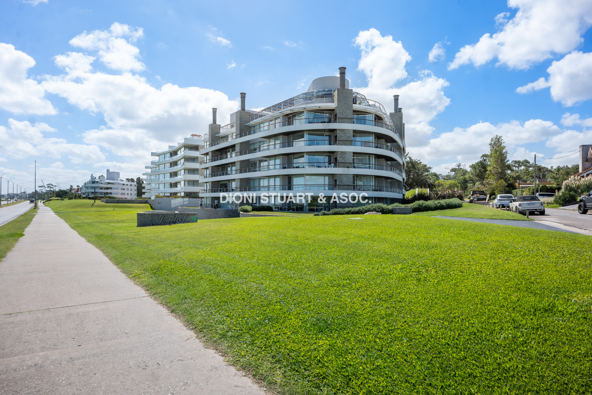 VENTA APARTAMENTO 3 DORMITORIOS  CON PARRILLERO - PLAYA MANSA