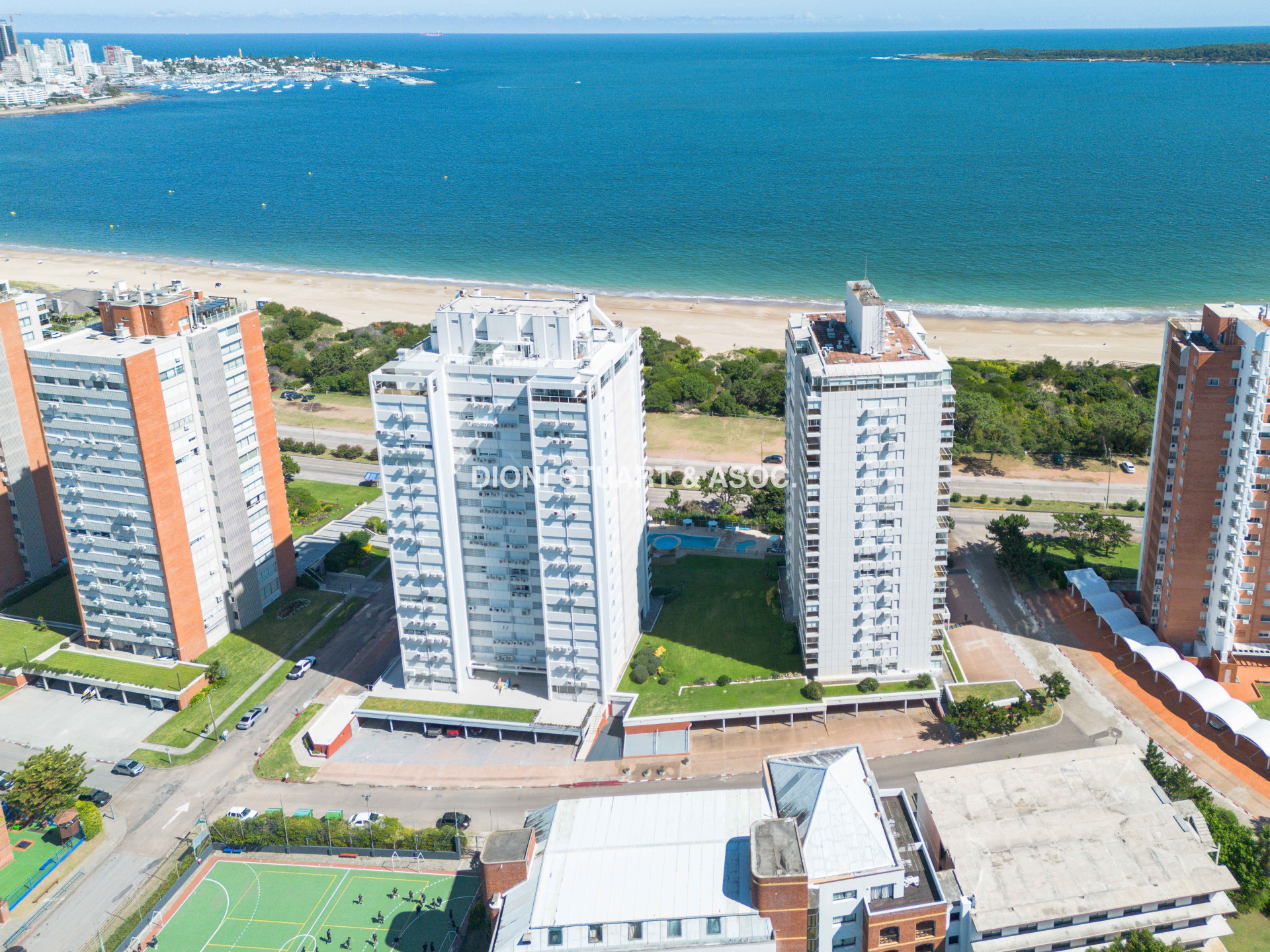 VENTA APARTAMENTO 2 DORMITORIOS + DEPENDENCIA - VISTA AL MAR - EDIFICIO TUNQUELEN - PLAYA MANSA