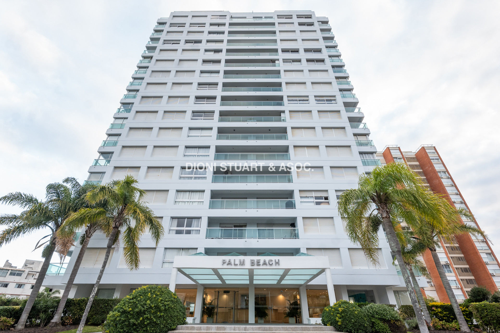 VENTA APARTAMENTO 2 DORMITORIOS VISTA AL MAR - RECICLADO - PALM BEACH - PLAYA MANSA