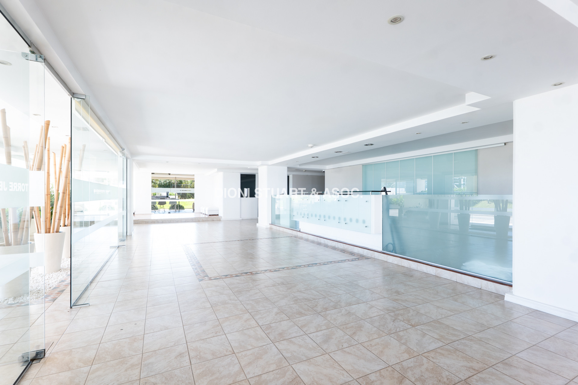 APARTAMENTO EN VENTA EN PLAYA MANSA - 3 DORM Y DEP. - RECICLADO - COMPLEJO LINCOLN CENTER - TORRE JEFFERSON