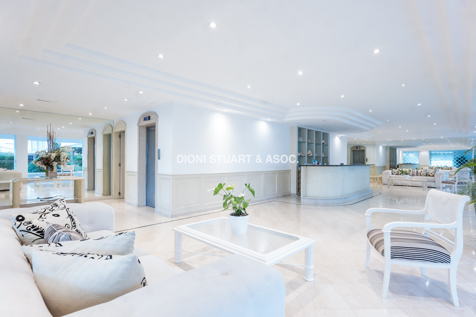 VENTA APARTAMENTO 2 DORMITORIOS VISTA AL MAR - RECICLADO - PALM BEACH - PLAYA MANSA