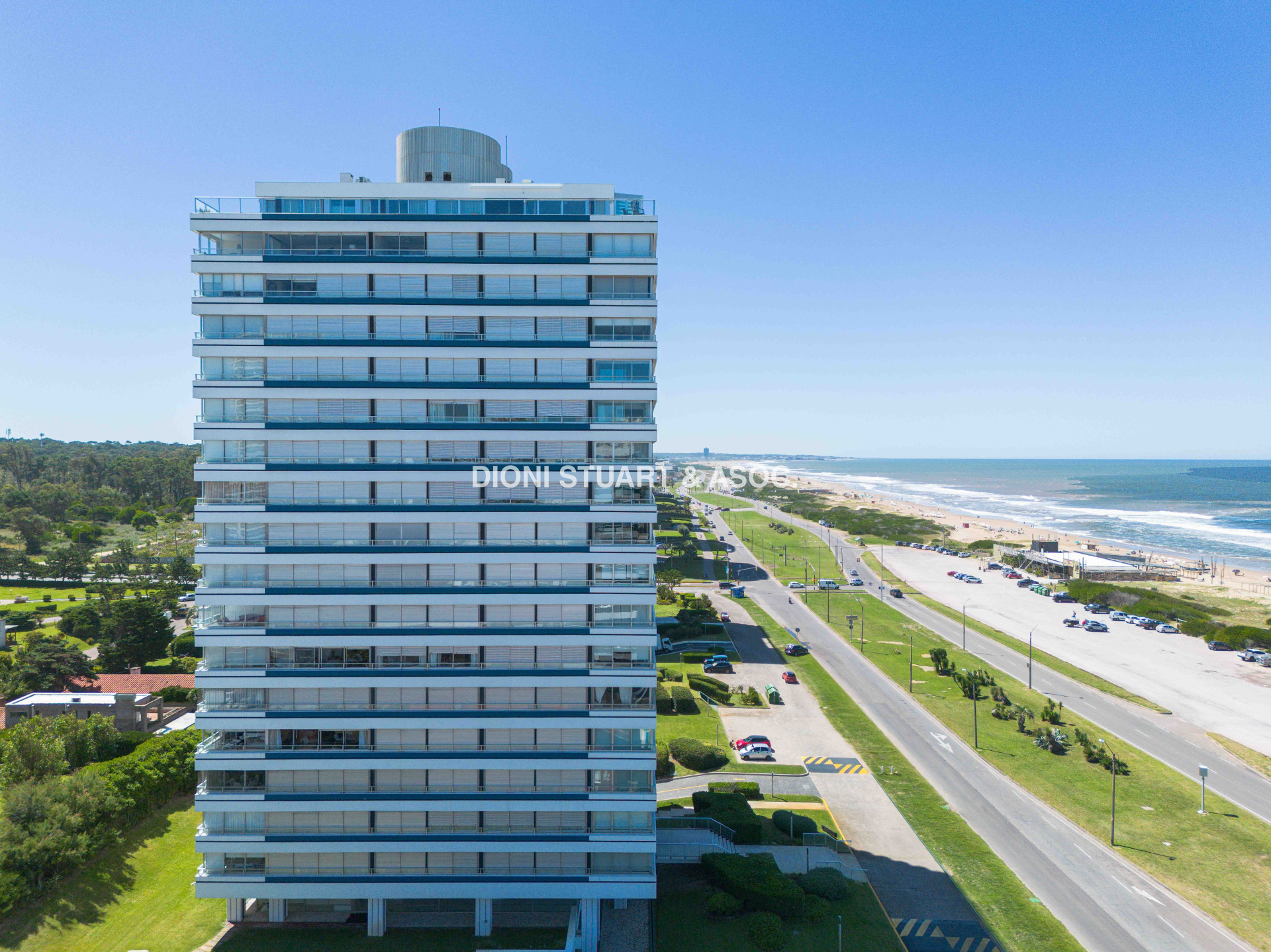 TIBURON 2 - PISO ALTO LATERAL - 3 DORM + DEP.