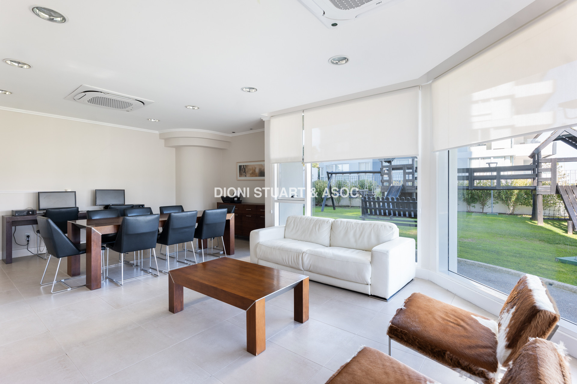 VENTA APARTAMENTO 2 DORMITORIOS - EDIFICIO CASINO TOWER - PUNTA DEL ESTE