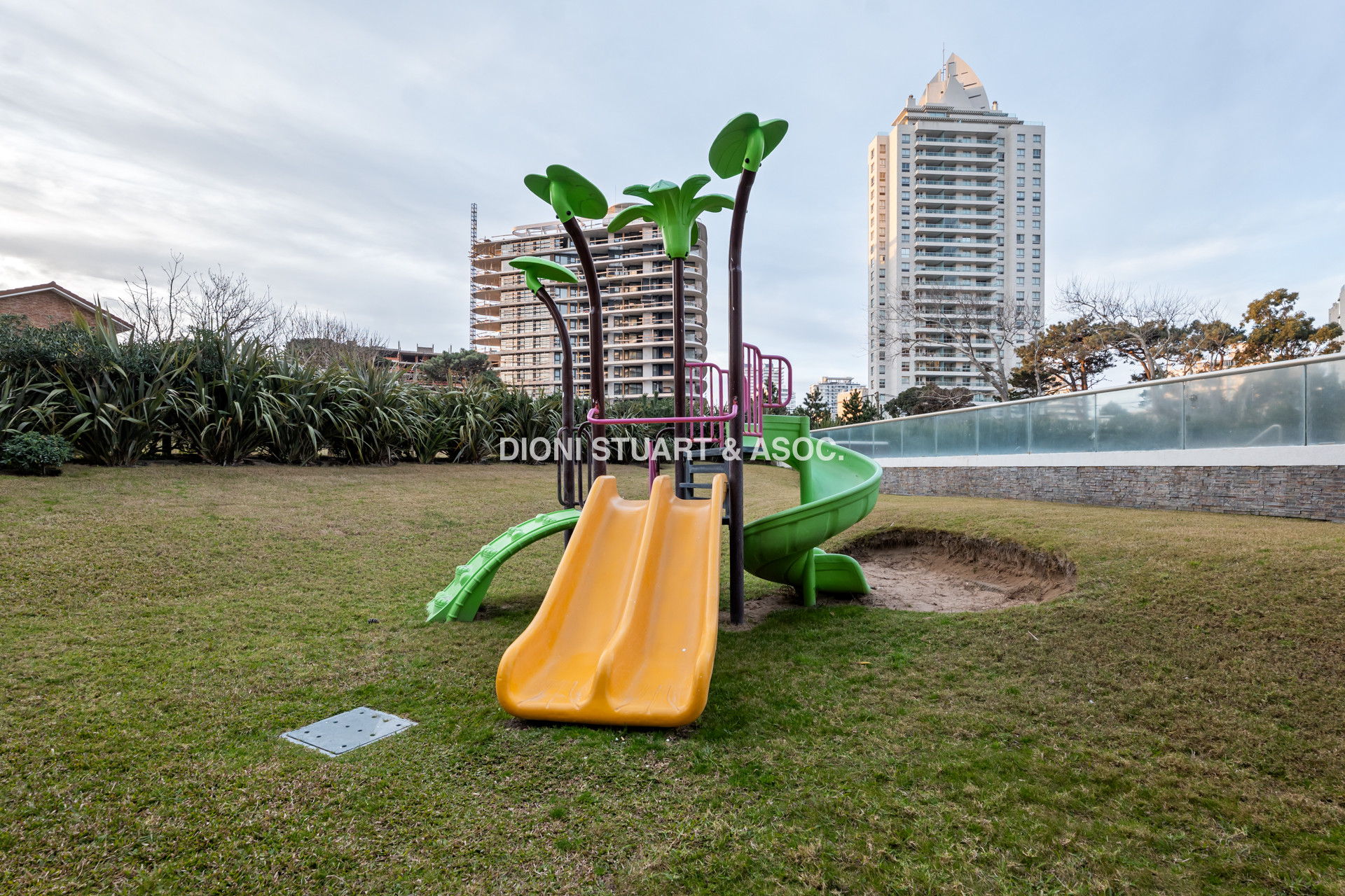 APARTAMENTO EN VENTA EN PLAYA BRAVA - EDIFICIO ICON BRAVA - 2 DORMITORIOS - EXCELENTE SOL