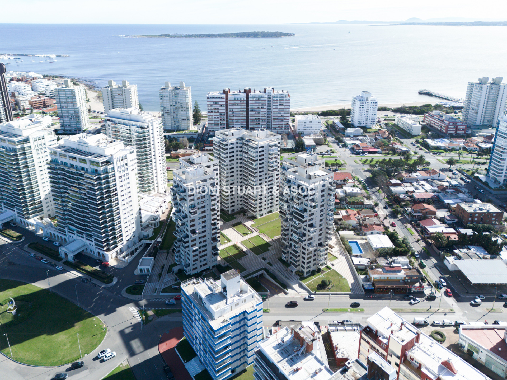 VENTA APARTAMENTO 3 DORMITORIOS RECICLADO PARQUEMAR CENTER PLAYA BRAVA