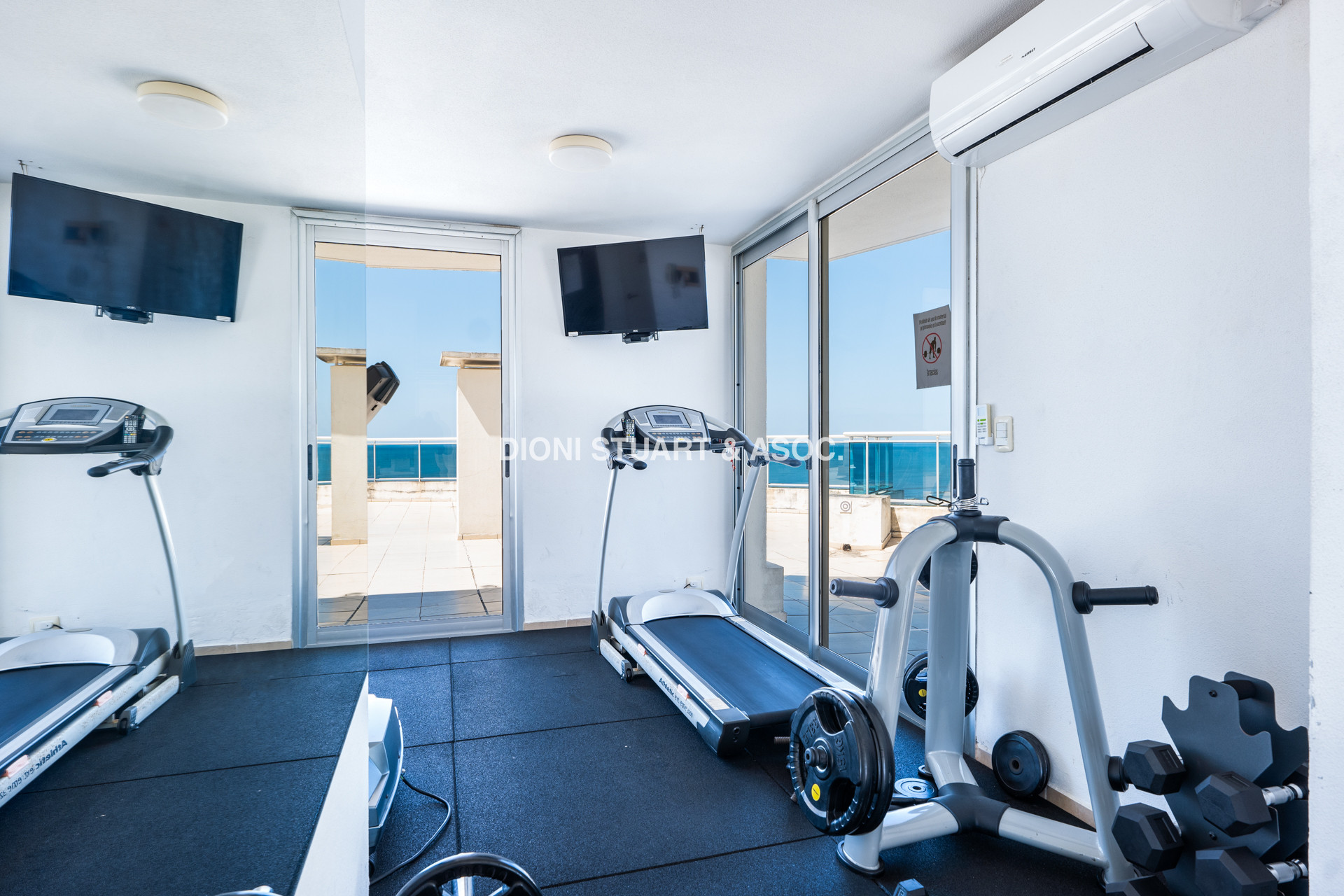APARTAMENTO EN ALQUILER INVERNAL EN LA BRAVA - 3 DORMITORIOS Y DEPENDENCIA
