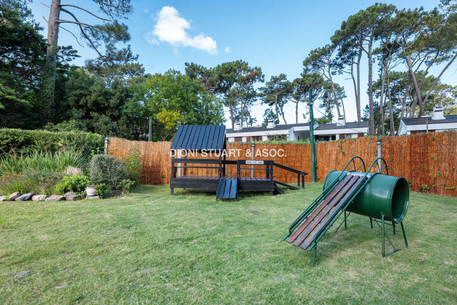 VENTA APARTAMENTO 4 DORMITORIOS - SEMIPISO - PARQUEMAR BOSQUE