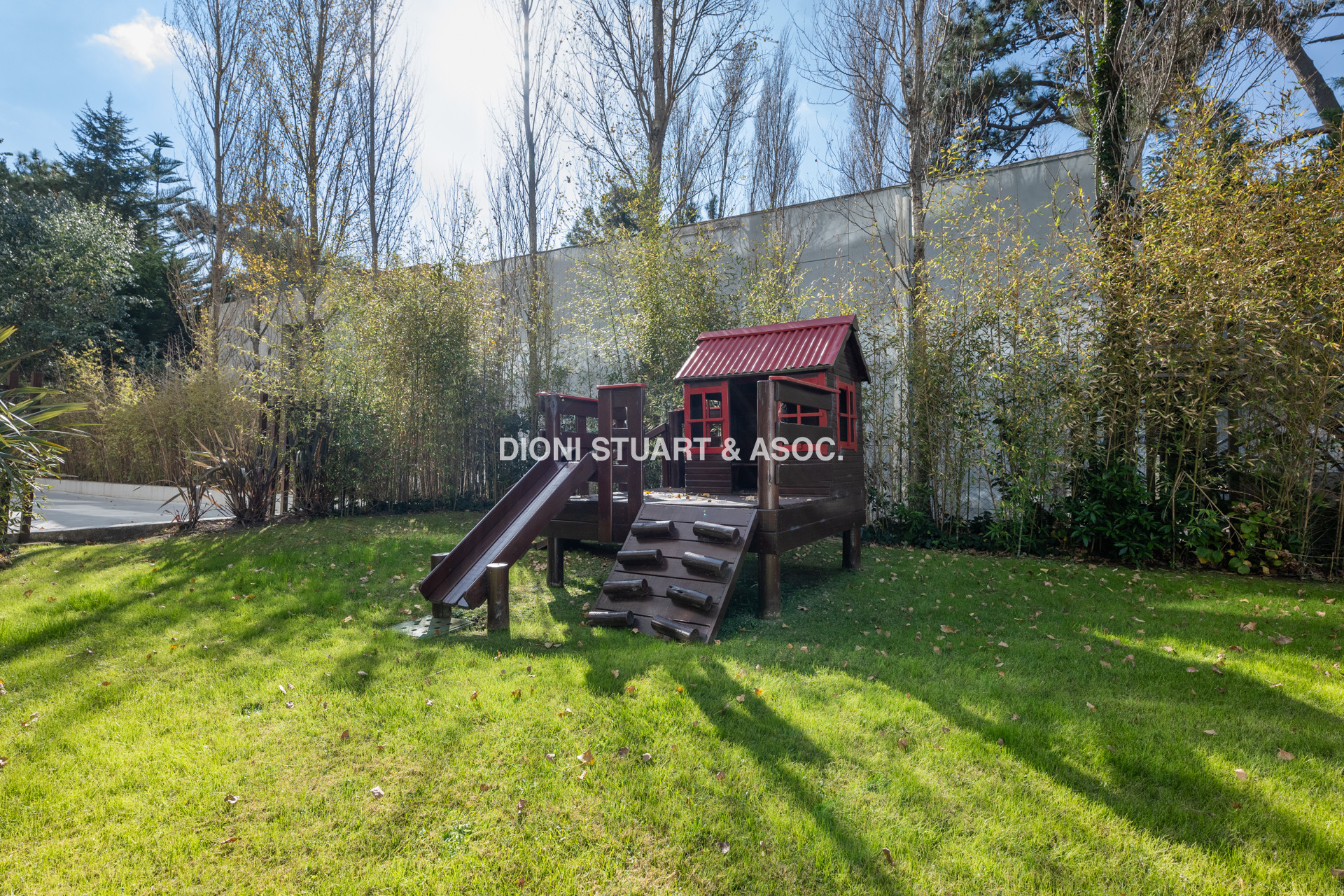 VENTA APARTAMENTO EN ROOSEVELT - 3 DORMITORIOS Y DEPENDENCIA - MODERNO - EDIFICIO BE PUNTA