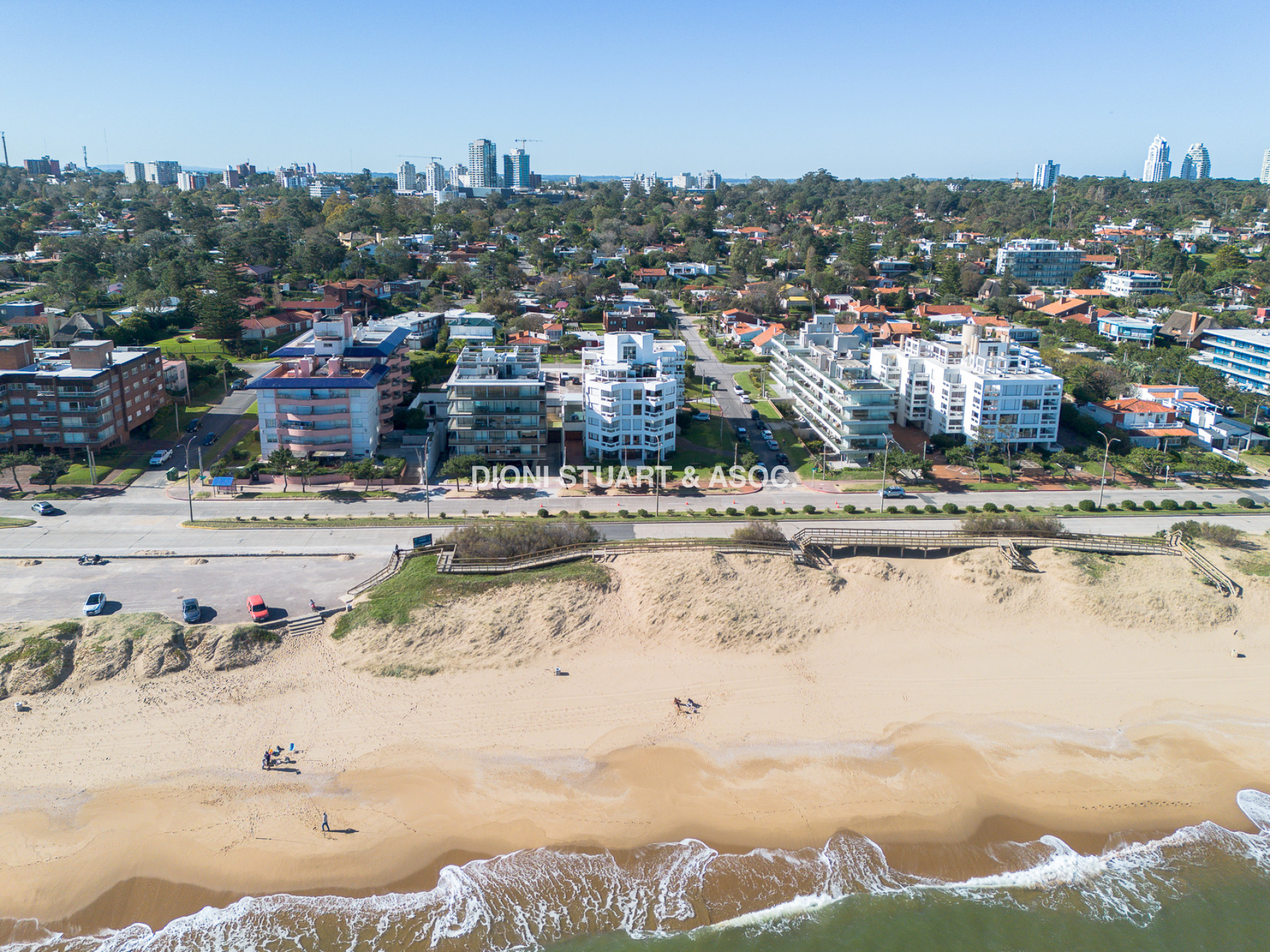 VENTA APARTAMENTO 2 DORMITORIOS - RECICLADO - VISTA AL MAR - PLAYA MANSA - CON GARAGE