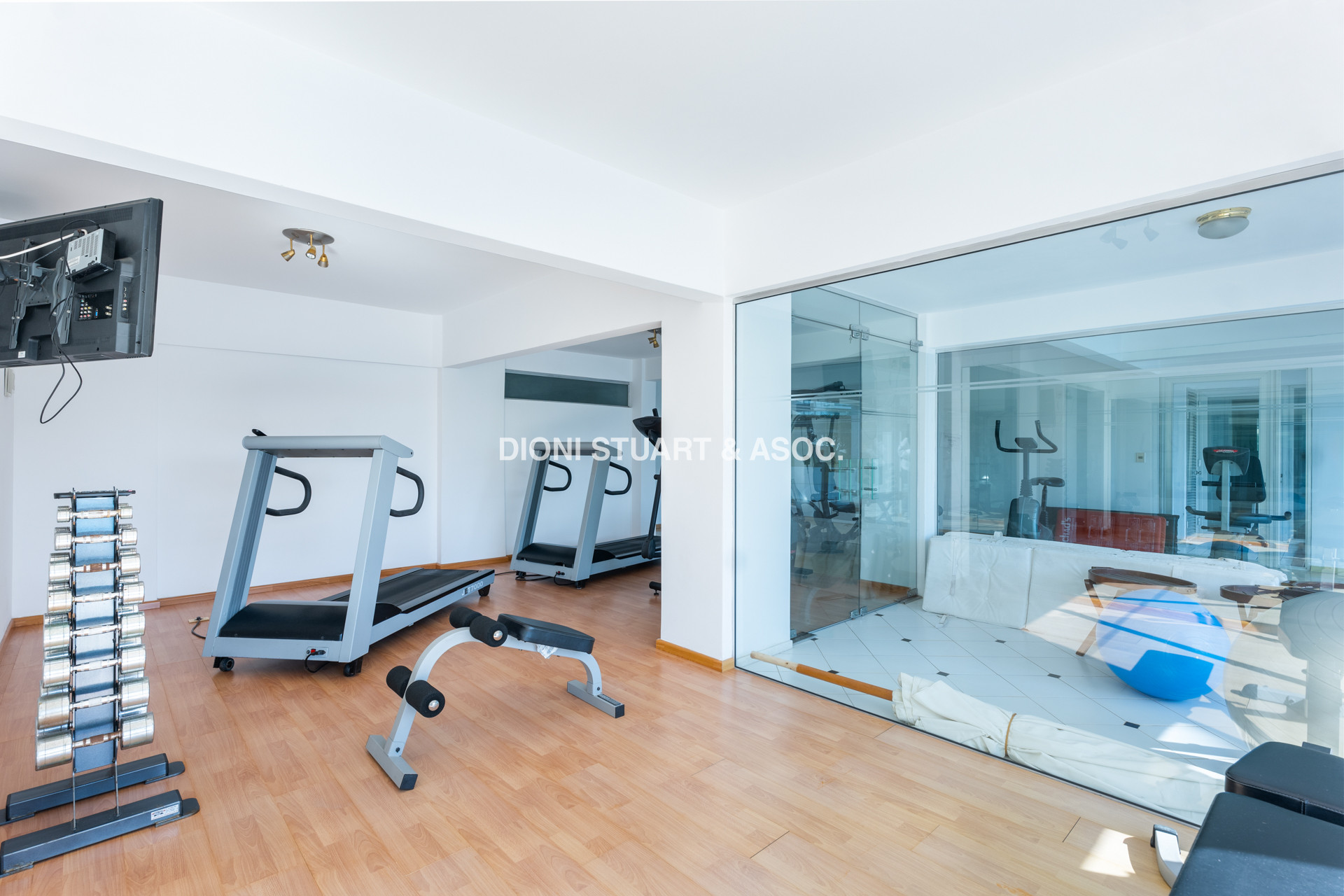 DEPARTAMENTO EN VENTA EN PLAYA BRAVA PRIMER LINEA 4 DORMITORIOS EN SUITE - EDIFICIO AGUAS AZULES