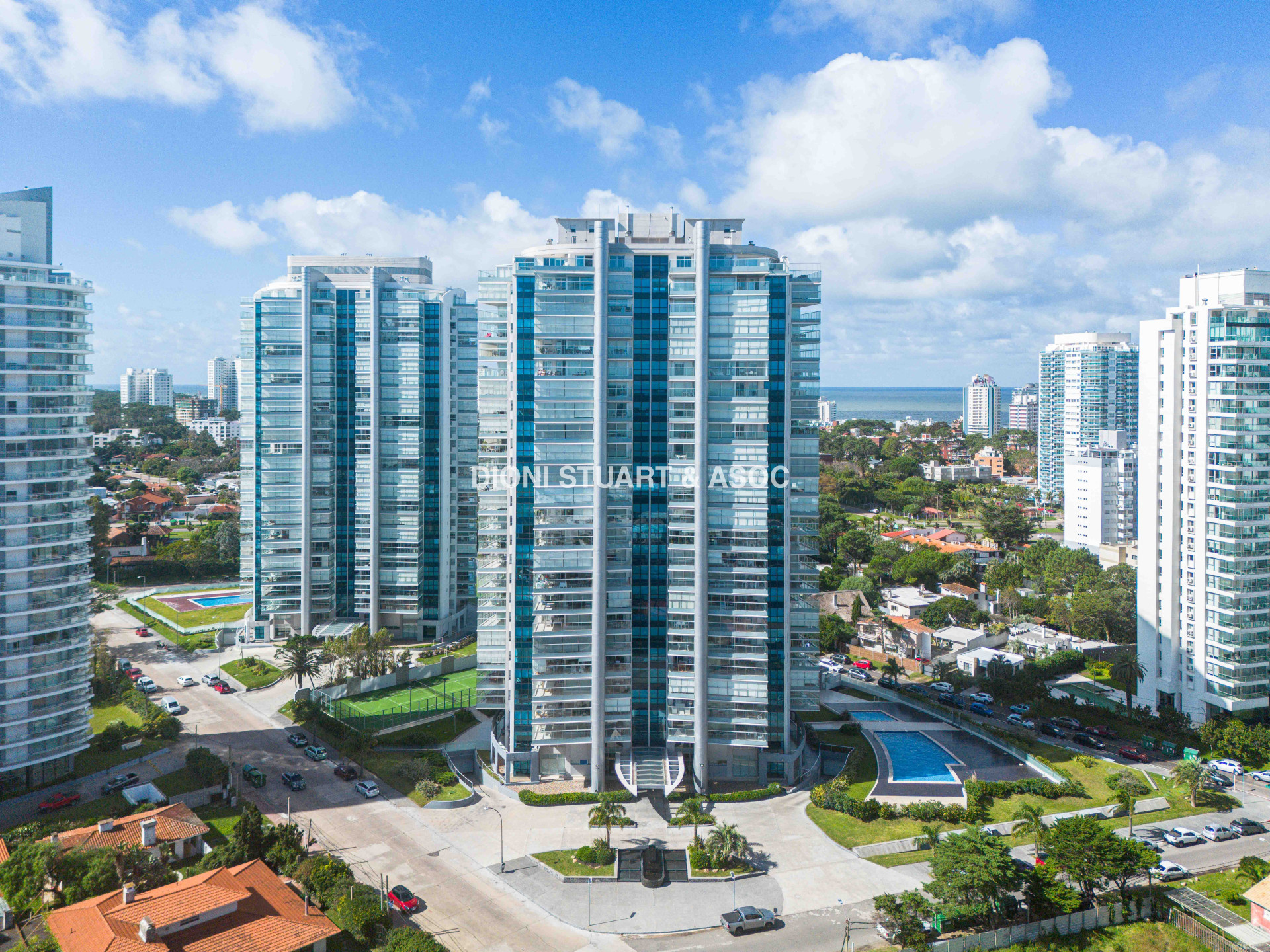 ALQUILER TEMPORAL - ANUAL - INVERNAL - APARTAMENTO 4 DORMITORIOS PENTHOUSE - MIAMI BOULEVARD - PLAYA MANSA