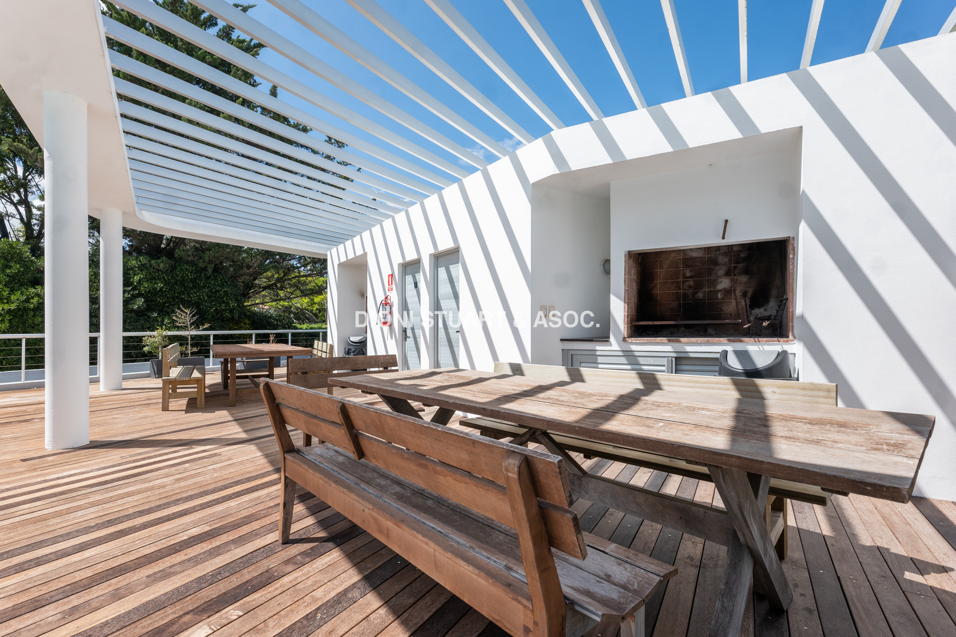 VENTA APARTAMENTO 3 DORMITORIOS  CON PARRILLERO - PLAYA MANSA