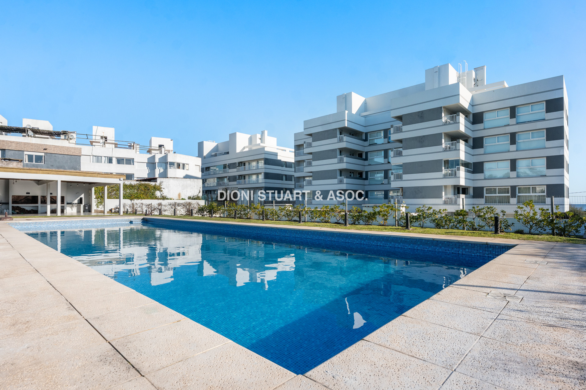VENTA APARTAMENTO PENTHOUSE - 3 SUITES + DEP. SERV. + CON PARRILLERO - EDIFICIO HORIZONTE - PLAYA MANSA