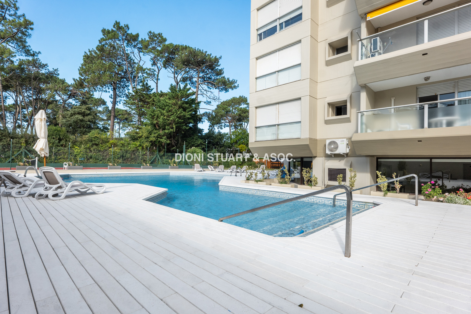 VENTA APARTAMENTO 4 DORMITORIOS - SEMIPISO - PARQUEMAR BOSQUE