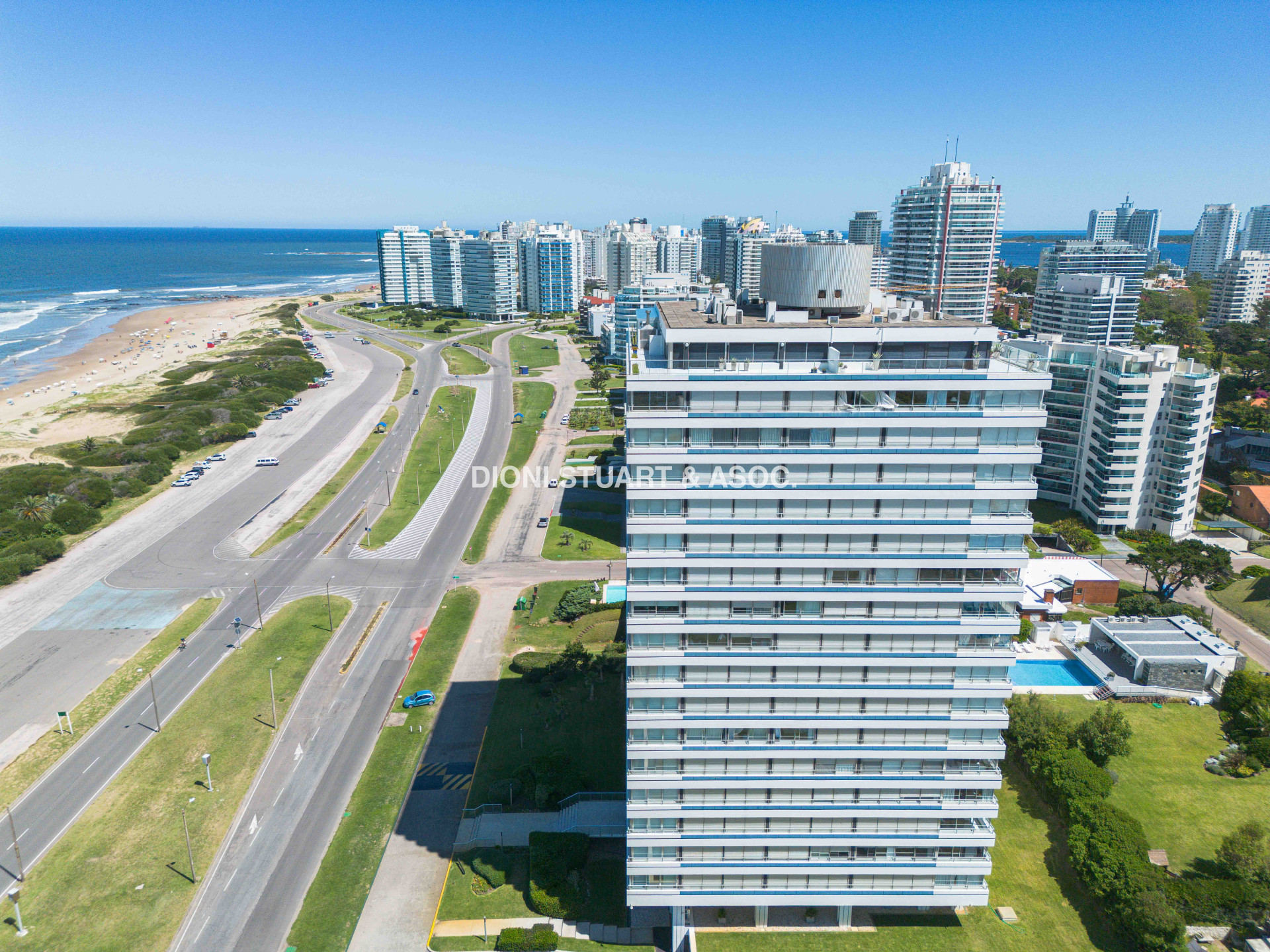 TIBURON 2 - PISO ALTO LATERAL - 3 DORM + DEP.