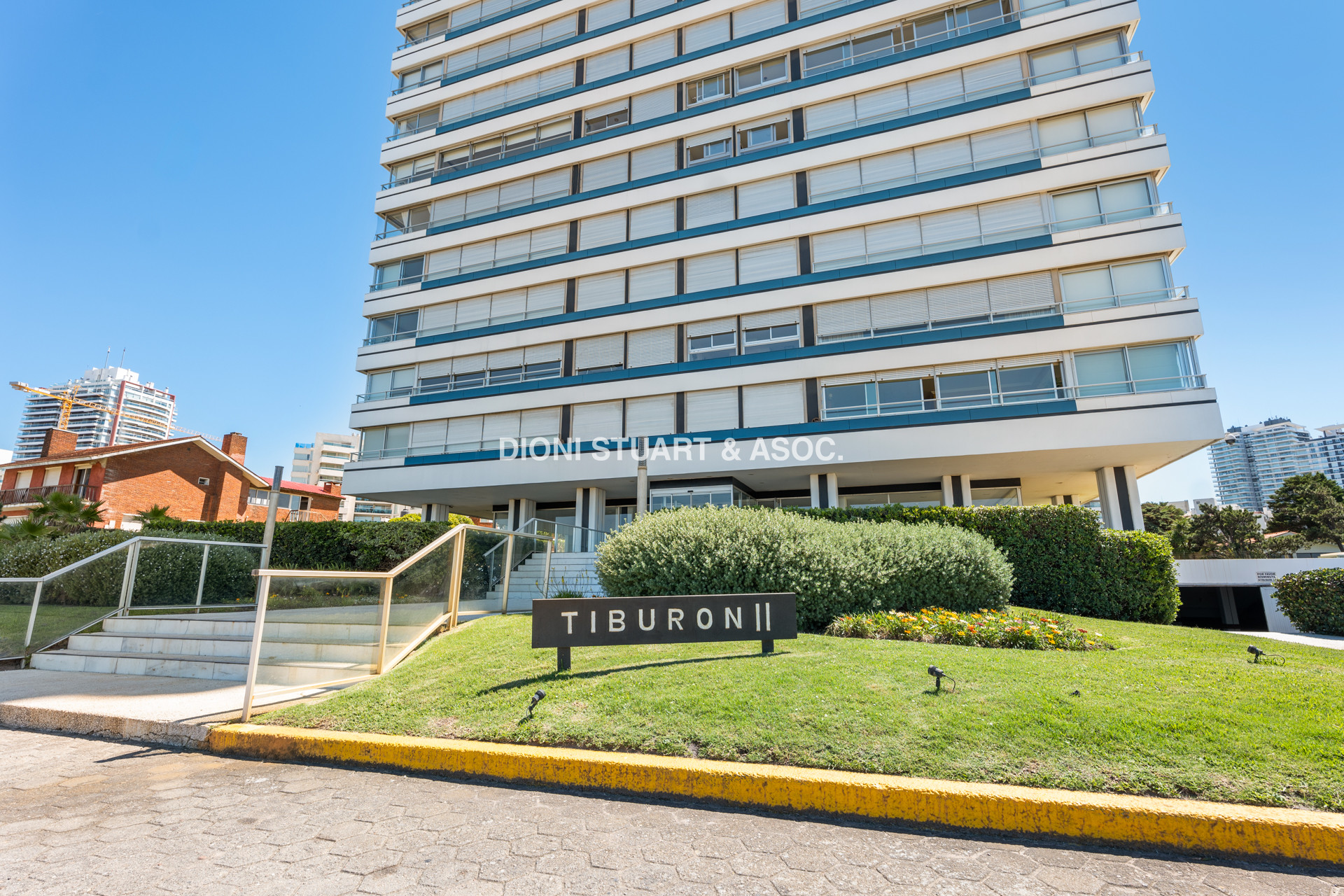TIBURON 2 - PISO ALTO LATERAL - 3 DORM + DEP.