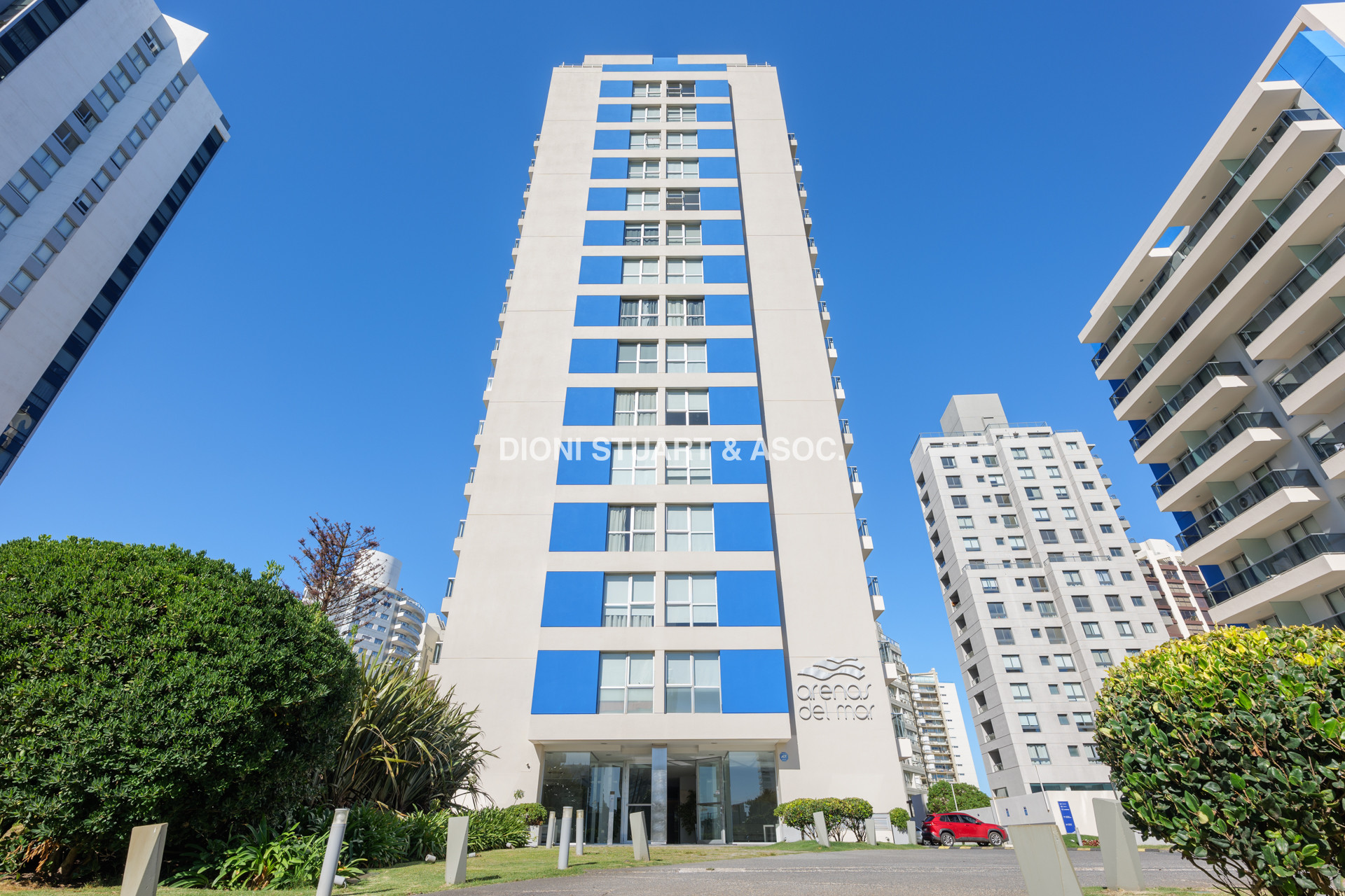APARTAMENTO EN VENTA EN PUNTA DEL ESTE - 2 DORMITORIOS - MODERNO - CERCA DEL MAR - EDIFICIO ARENAS DEL MAR