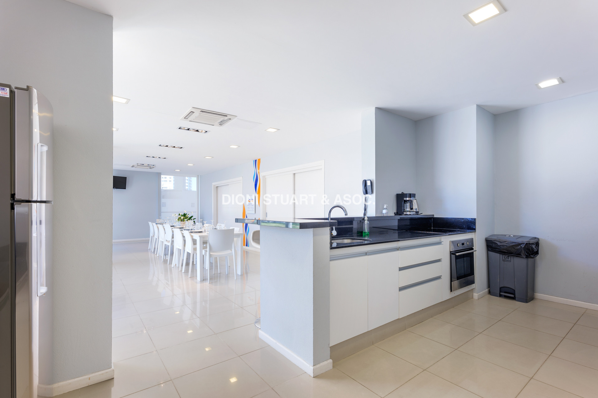 APARTAMENTO EN VENTA EN PUNTA DEL ESTE - 2 DORMITORIOS - MODERNO - CERCA DEL MAR - EDIFICIO ARENAS DEL MAR