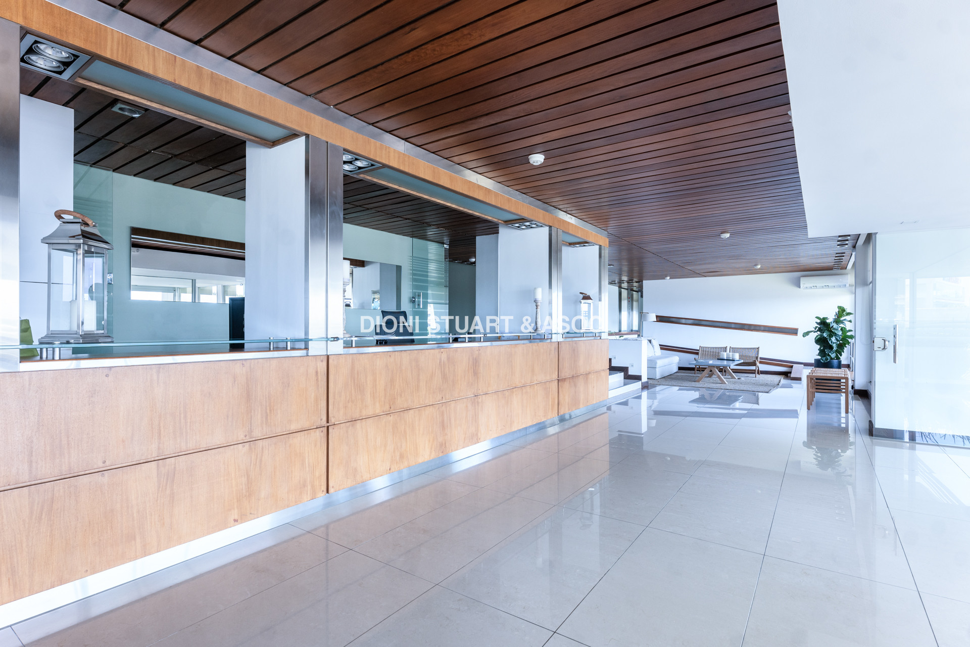 APARTAMENTO EN ALQUILER DE TEMPORADA 3 DORMITORIOS PLAYA MANSA FRENTE AL MAR - EDIFICIO MALECON