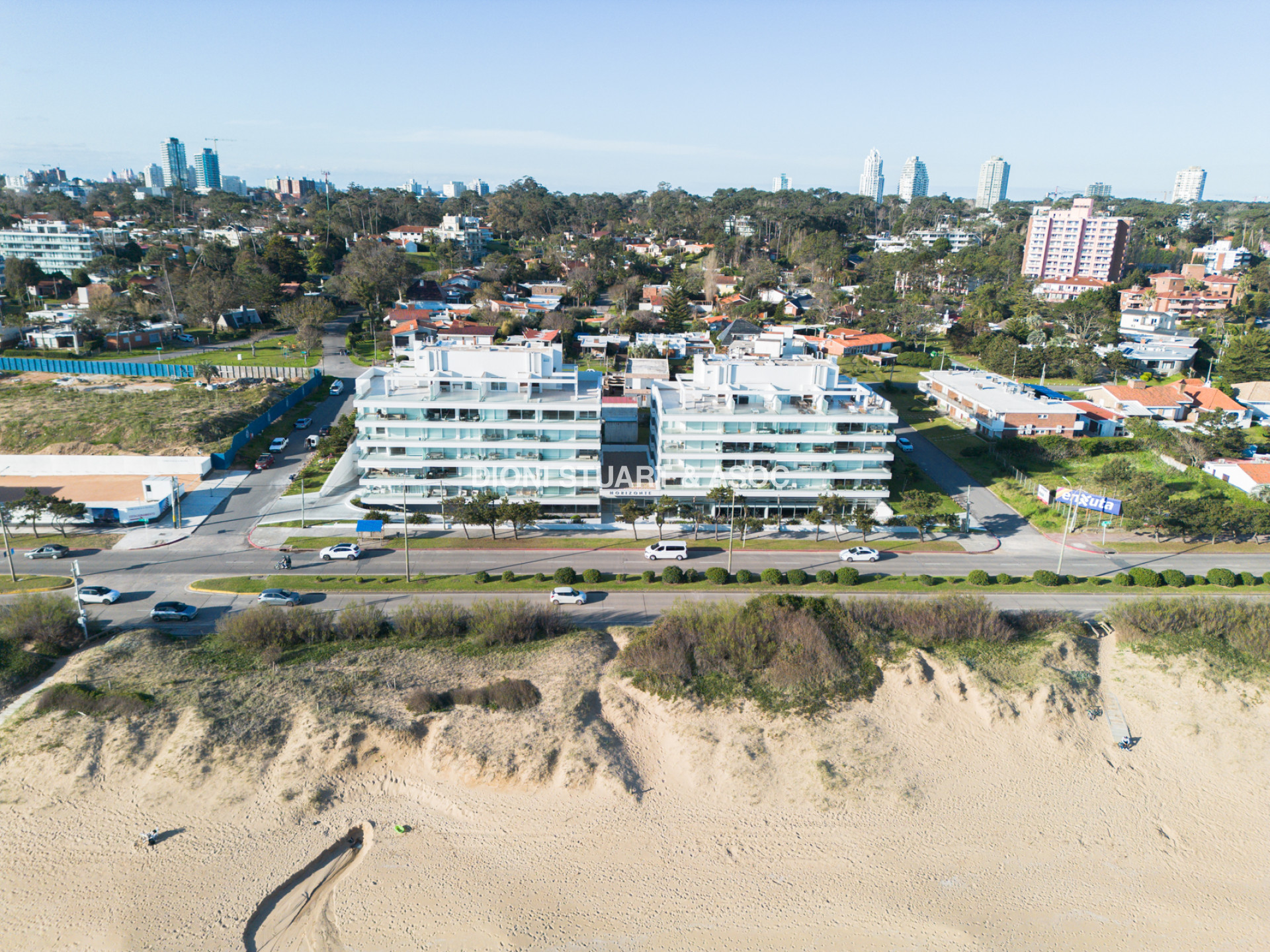 VENTA APARTAMENTO PENTHOUSE - 3 SUITES + DEP. SERV. + CON PARRILLERO - EDIFICIO HORIZONTE - PLAYA MANSA