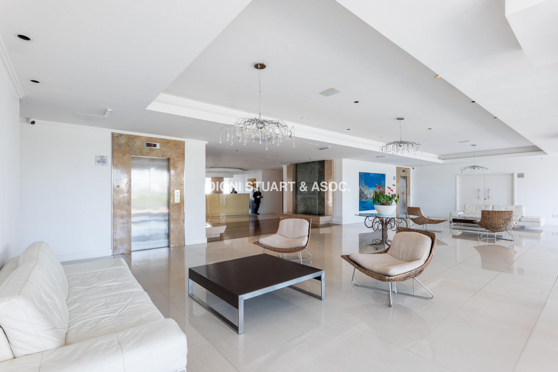 VENTA APARTAMENTO 2 DORMITORIOS - EDIFICIO CASINO TOWER - PUNTA DEL ESTE