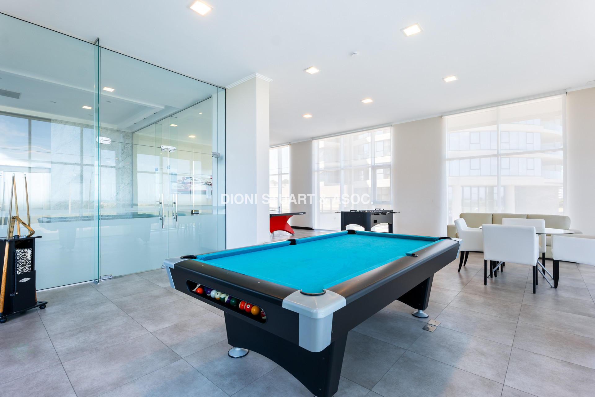 TORRE LOBOS ESQUINERO - 3 DORM EN SUITE + DEP. SERV