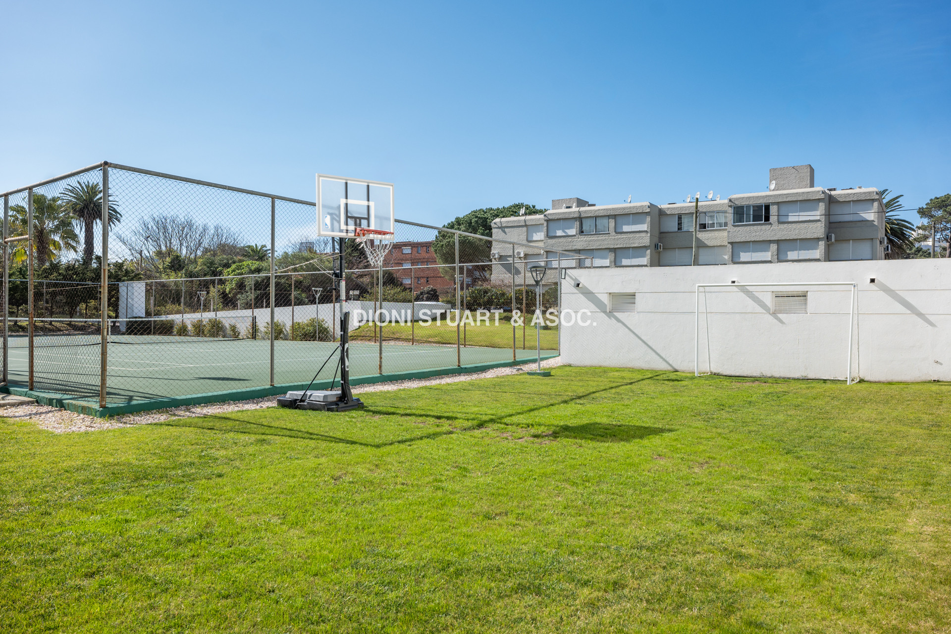 VENTA APARTAMENTO 2 DORMITORIOS - EDIFICIO CASINO TOWER - PUNTA DEL ESTE