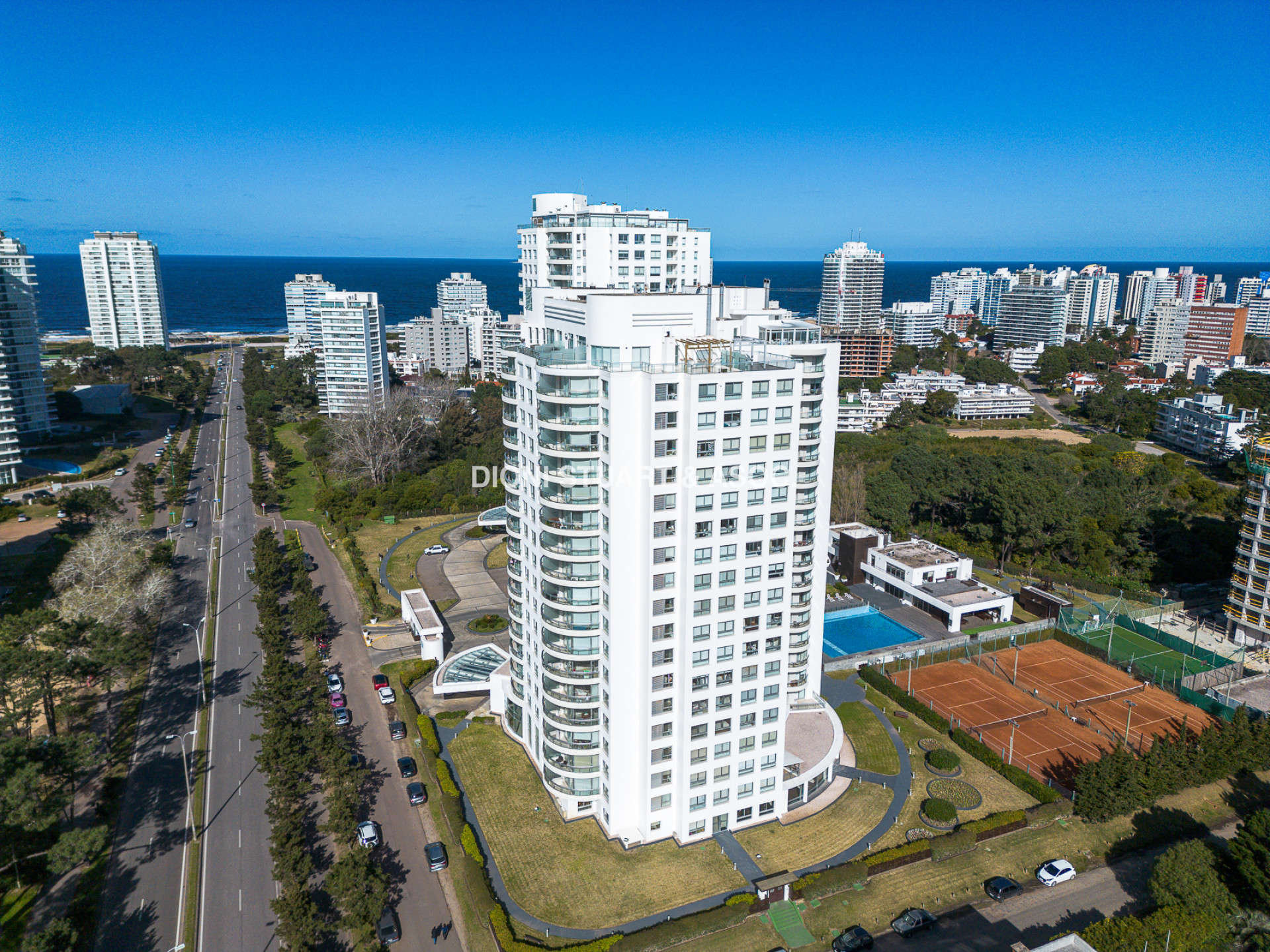 ALQUILER INVERNAL O ANUAL - 3 DORMITORIOS EN SUITE - OCEAN DRIVE - PUNTA DEL ESTE
