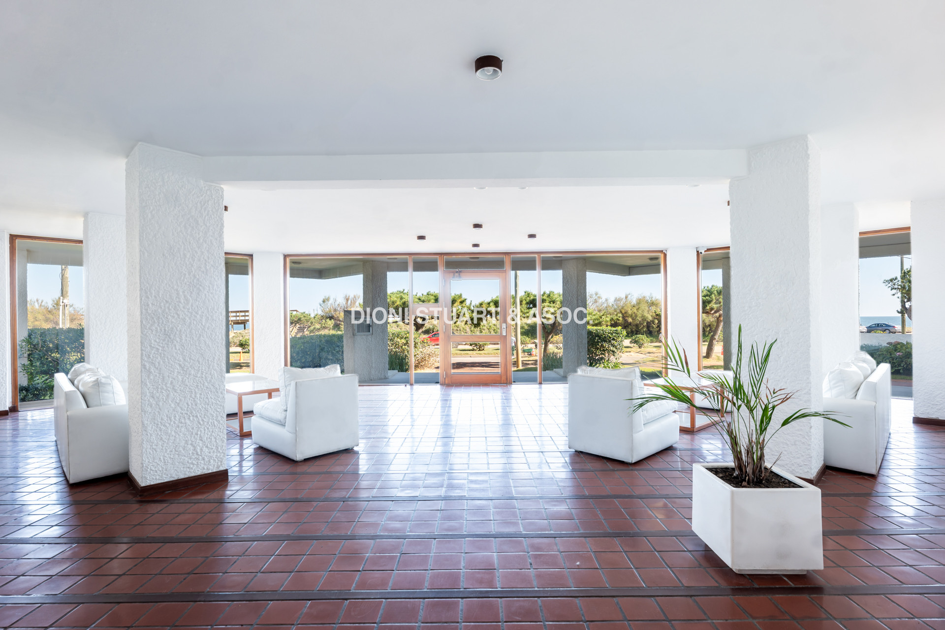 VENTA APARTAMENTO 2 DORMITORIOS - RECICLADO - VISTA AL MAR - PLAYA MANSA - CON GARAGE