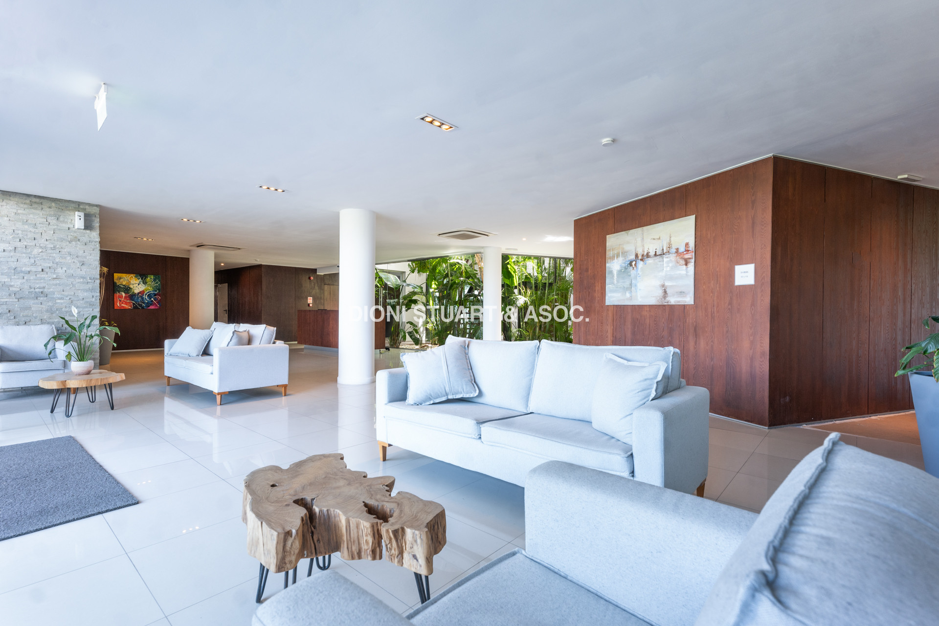 VENTA APARTAMENTO 3 DORMITORIOS  CON PARRILLERO - PLAYA MANSA