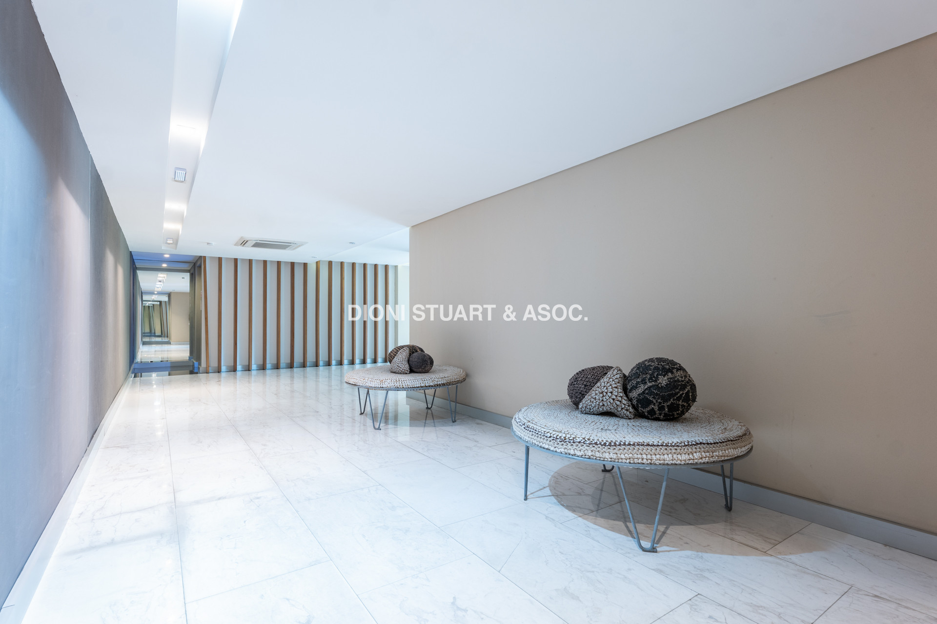 APARTAMENTO EN VENTA - PLAYA MANSA - LUMIERE - ESQUIENRO - 3 DORM + DEP. SERV