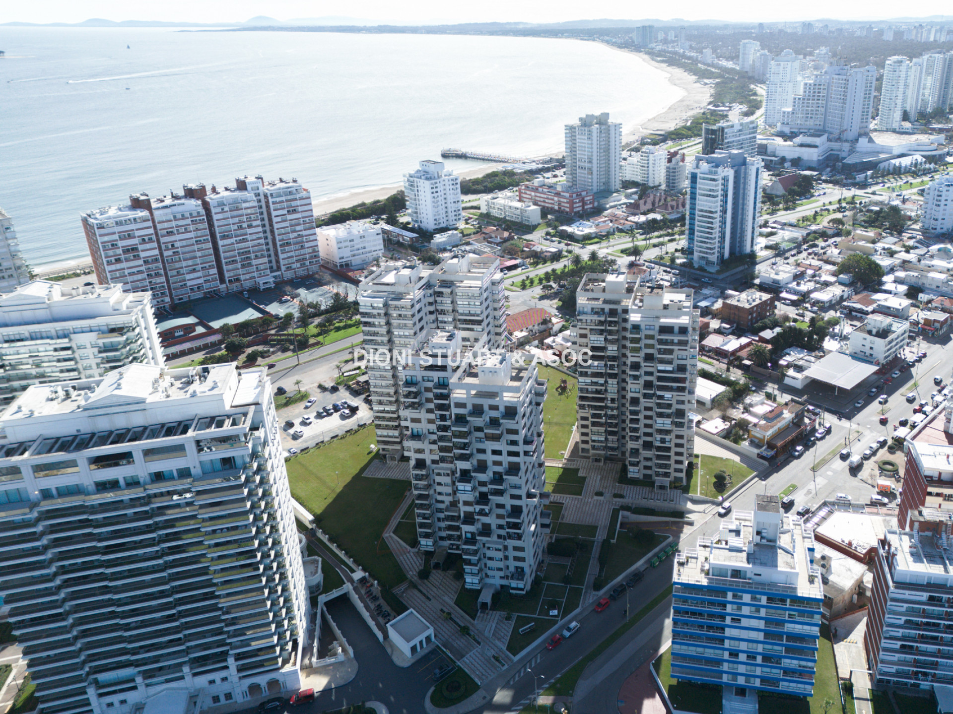 VENTA APARTAMENTO 3 DORMITORIOS RECICLADO PARQUEMAR CENTER PLAYA BRAVA
