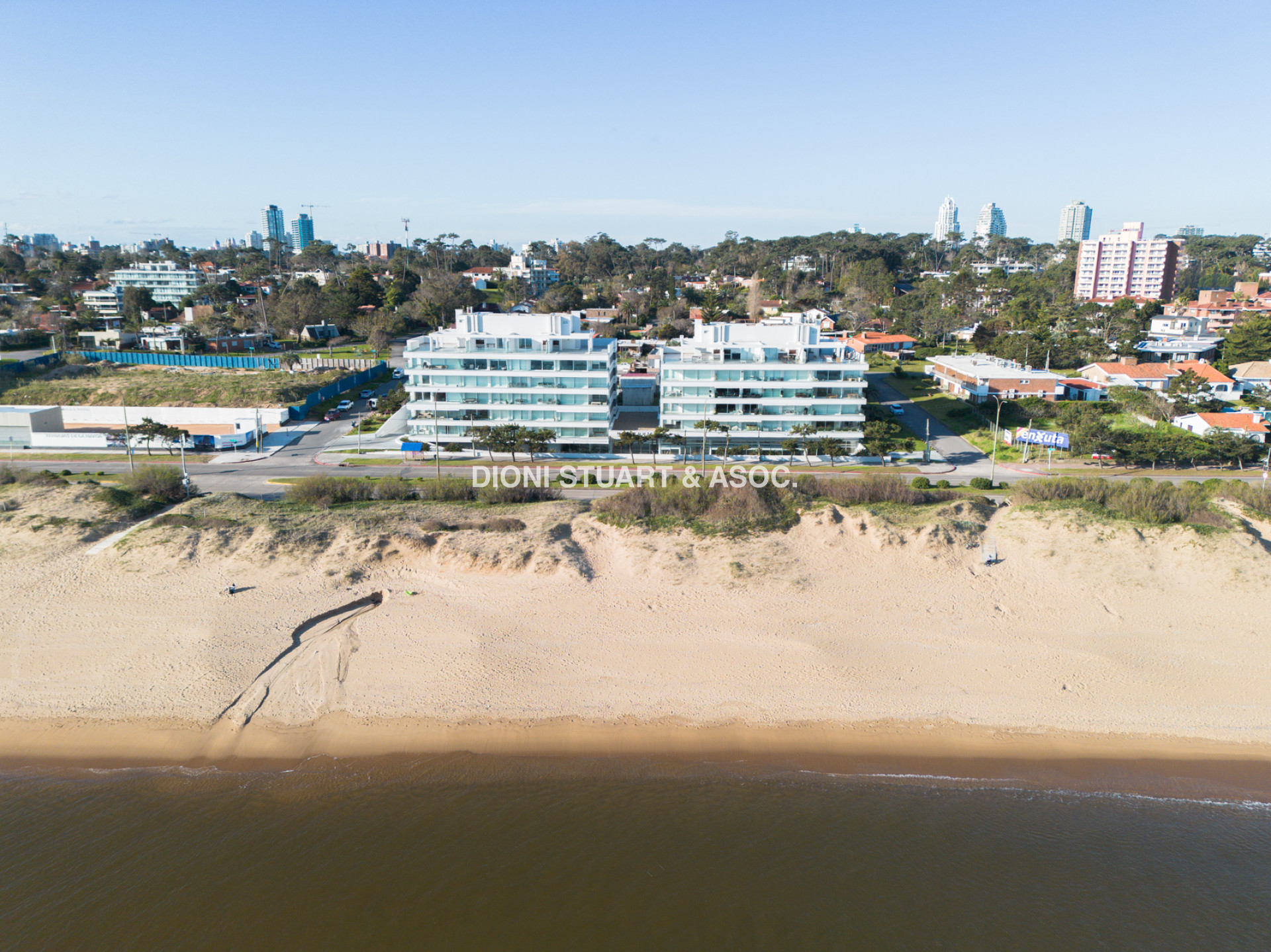 VENTA APARTAMENTO PENTHOUSE - 3 SUITES + DEP. SERV. + CON PARRILLERO - EDIFICIO HORIZONTE - PLAYA MANSA