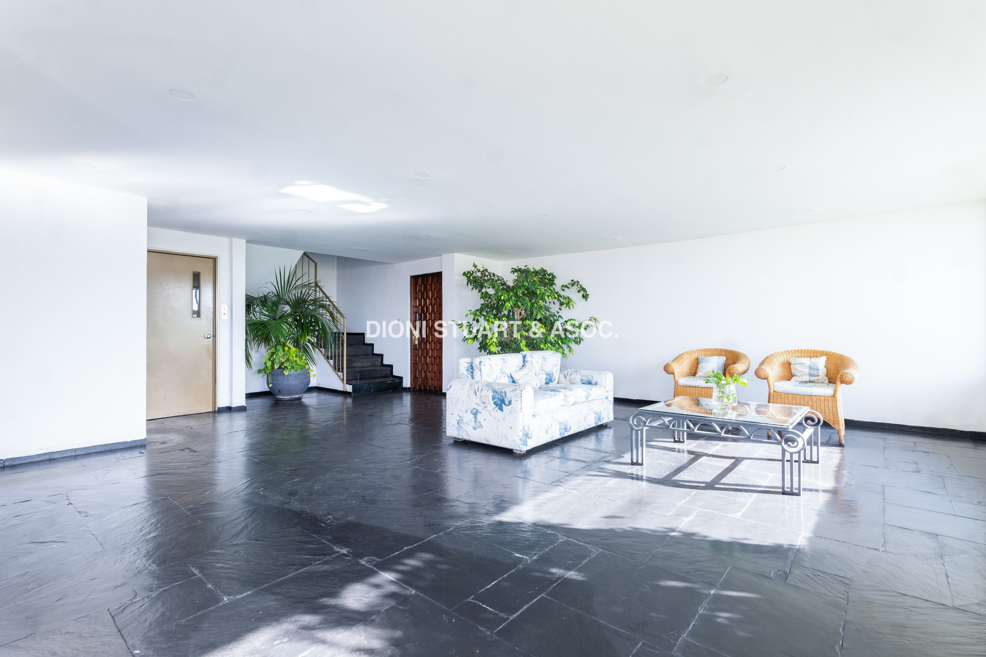 VENTA APRTAMENTO 3 DORMITORIOS PLAYA MANSA - EDIFICIO CIVITAVECCHIA