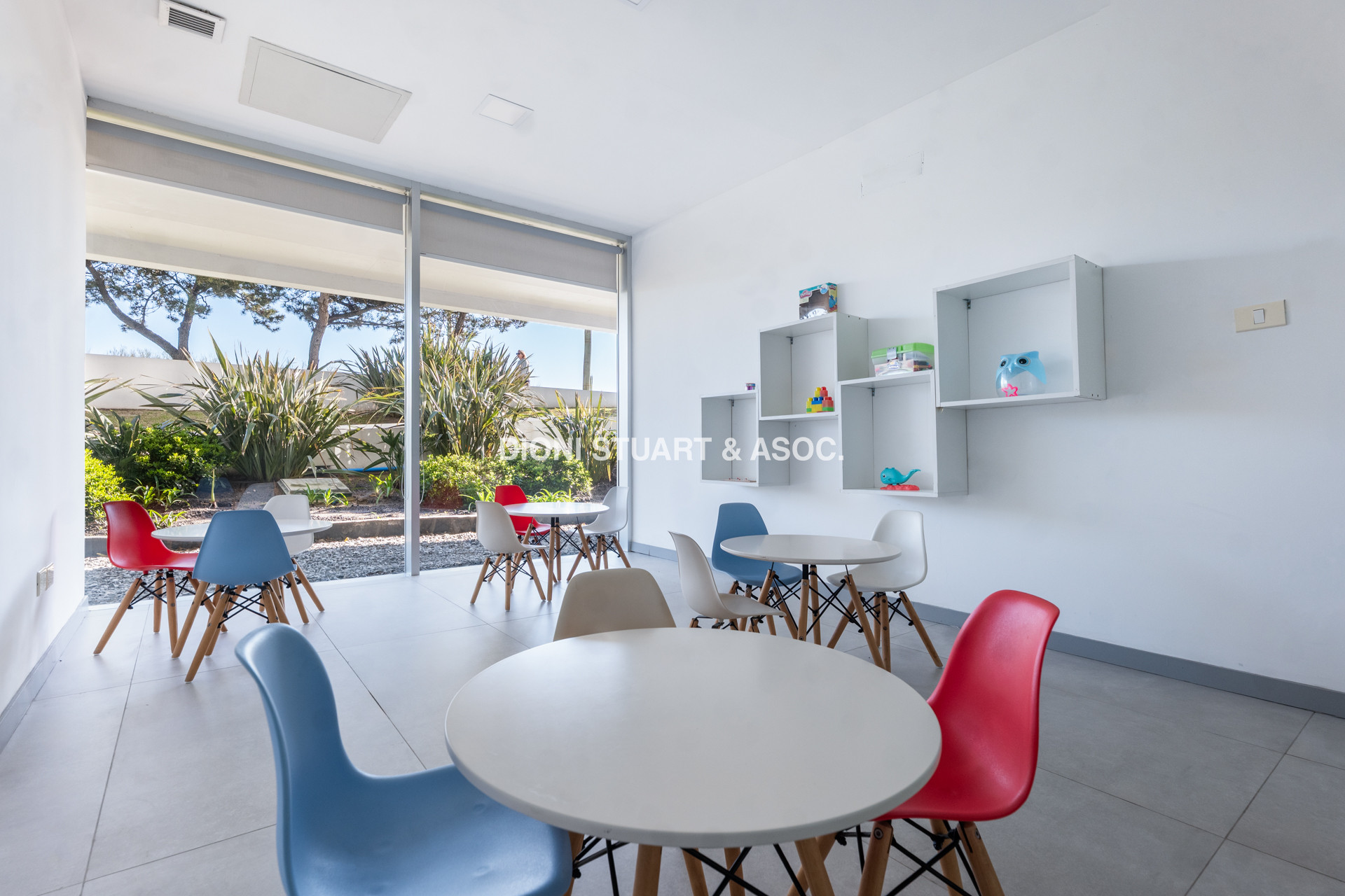 VENTA APARTAMENTO PENTHOUSE - 3 SUITES + DEP. SERV. + CON PARRILLERO - EDIFICIO HORIZONTE - PLAYA MANSA