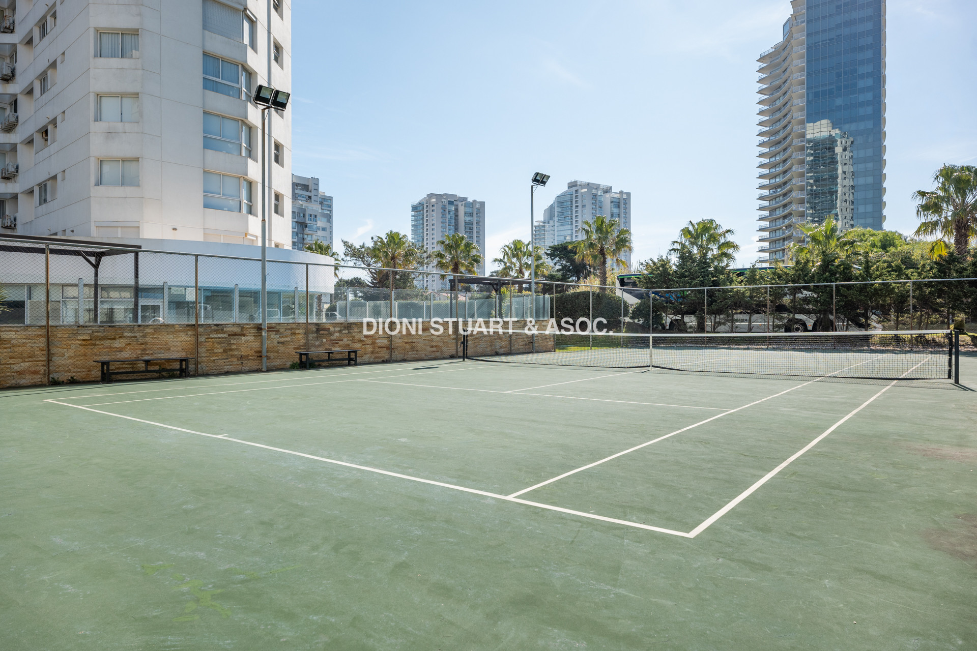 VENTA APARTAMENTO 2 DORMITORIOS - EDIFICIO CASINO TOWER - PUNTA DEL ESTE