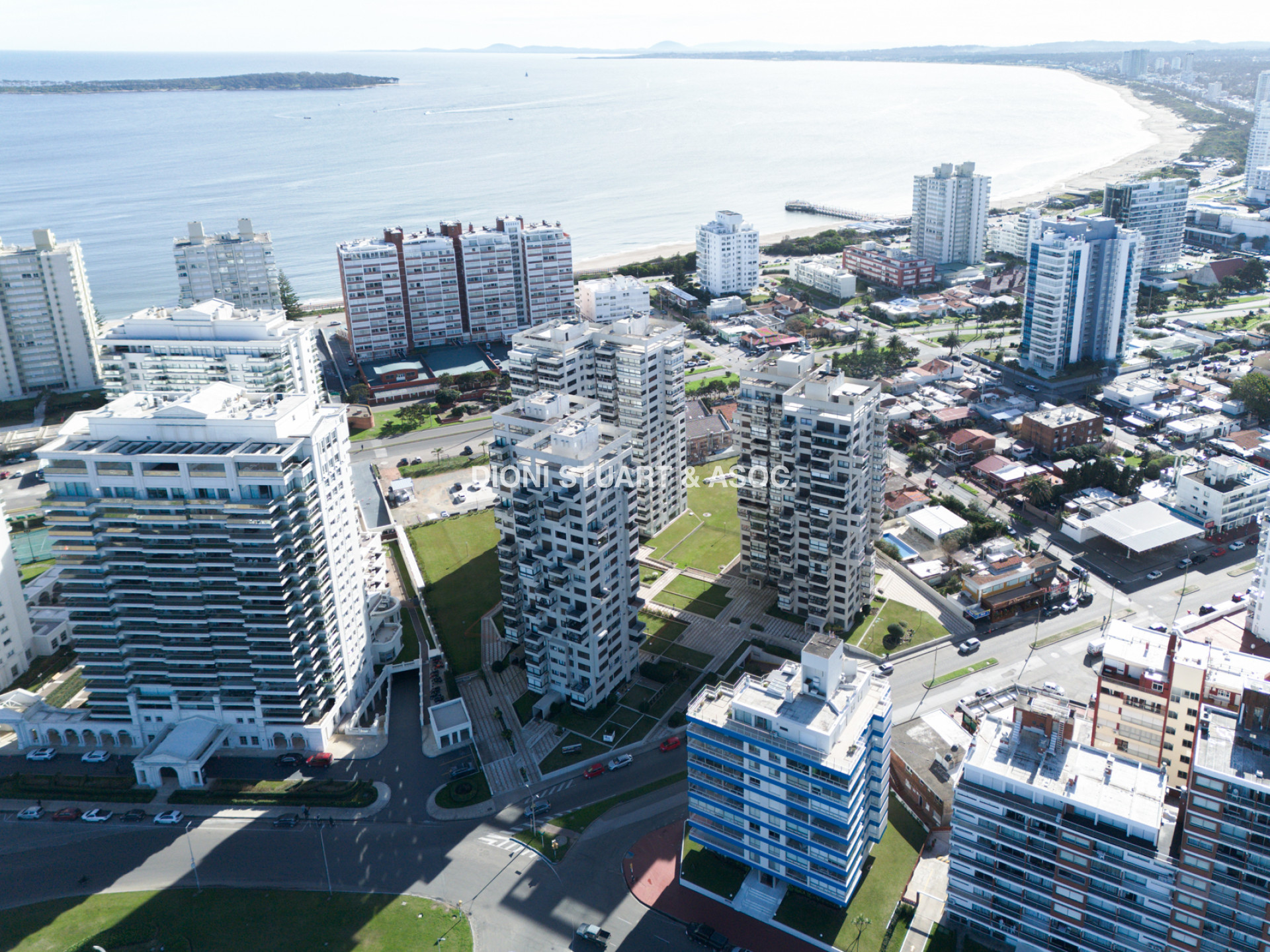 VENTA APARTAMENTO 3 DORMITORIOS RECICLADO PARQUEMAR CENTER PLAYA BRAVA